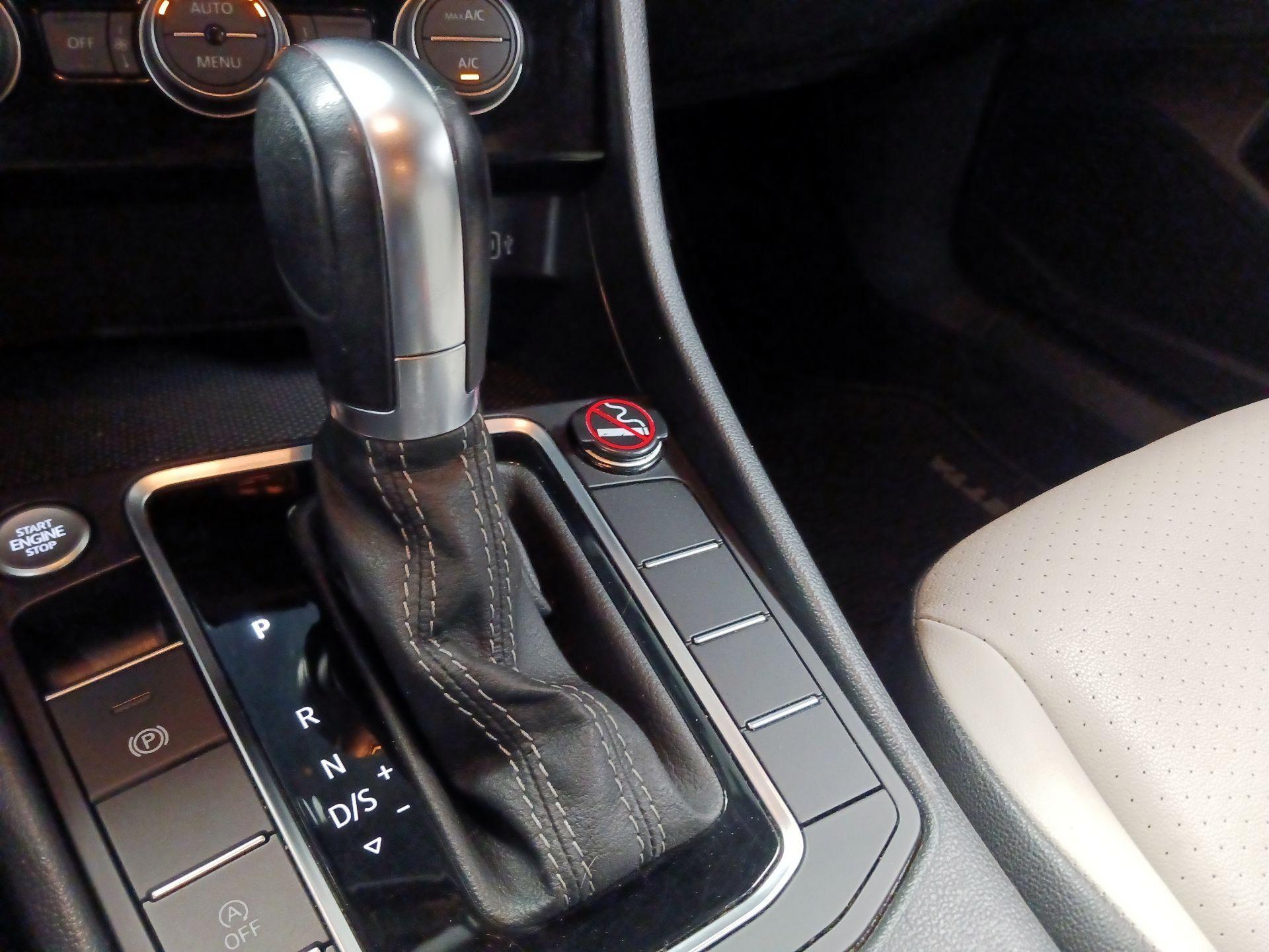 Thumbnail: 2019 Volkswagen Jetta - 16