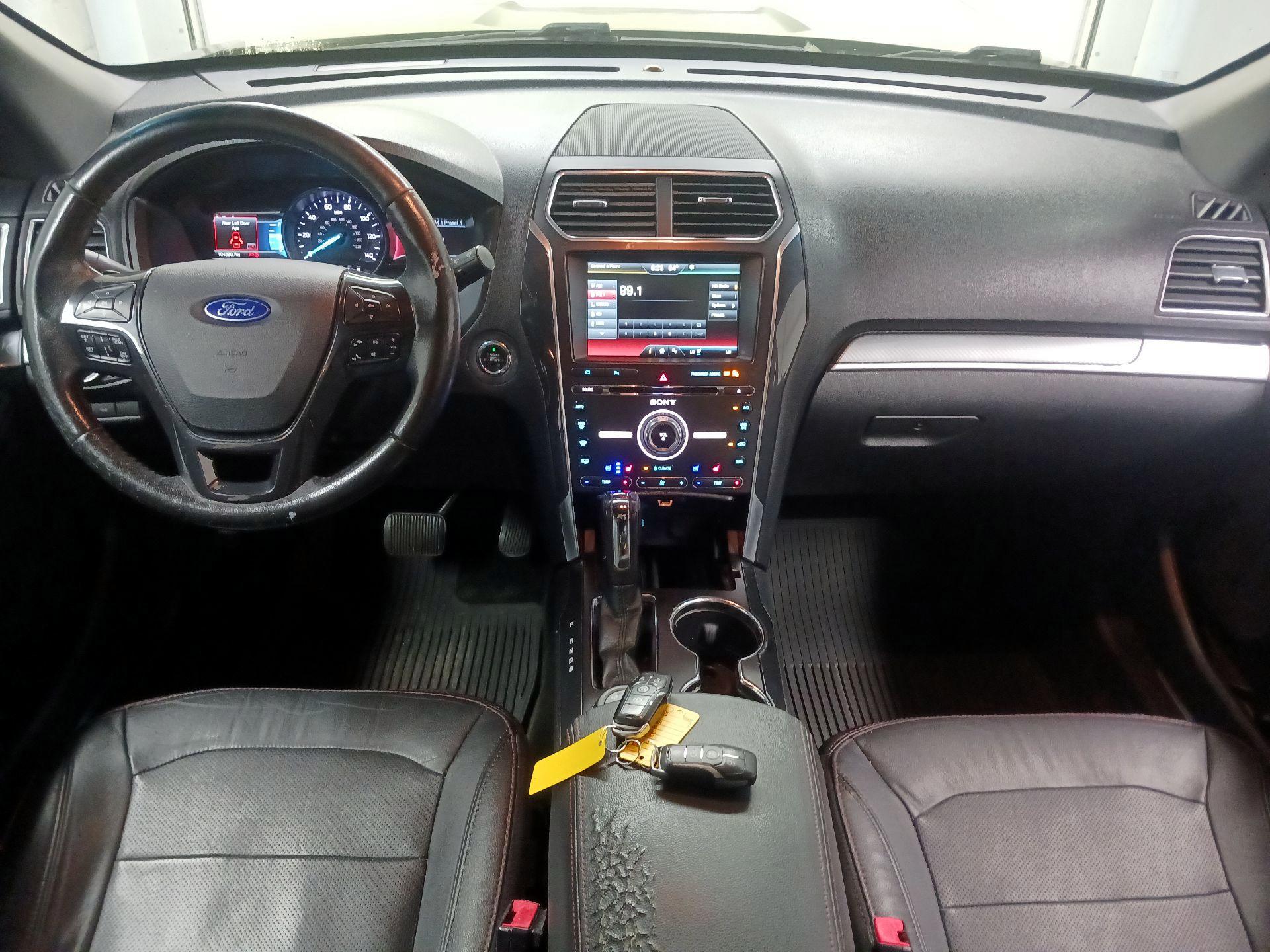 Thumbnail: 2016 Ford Explorer - 9
