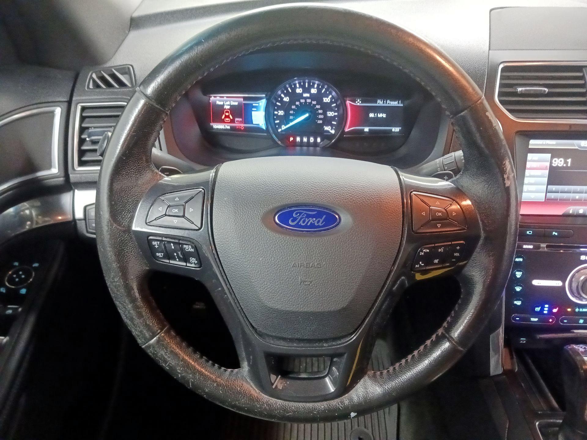 Thumbnail: 2016 Ford Explorer - 10