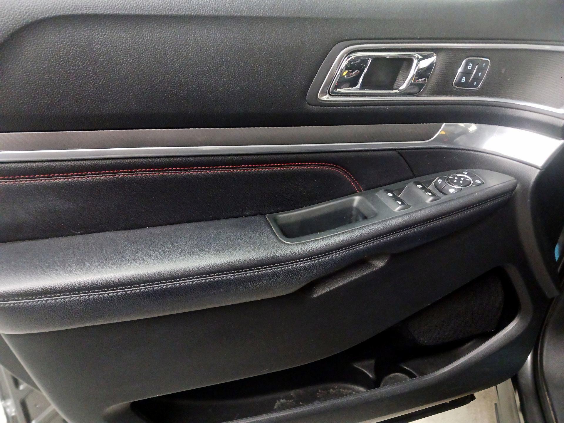 Thumbnail: 2016 Ford Explorer - 12