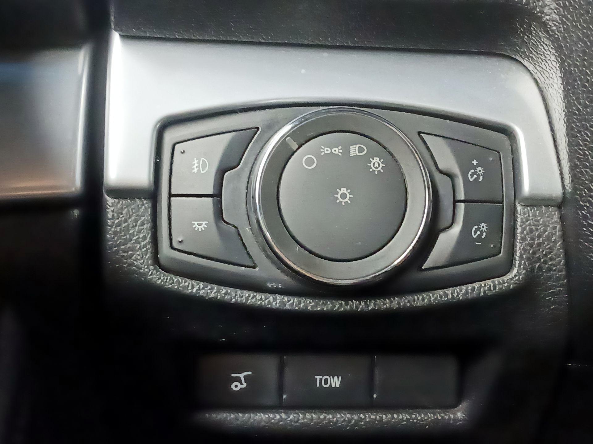 Thumbnail: 2016 Ford Explorer - 13
