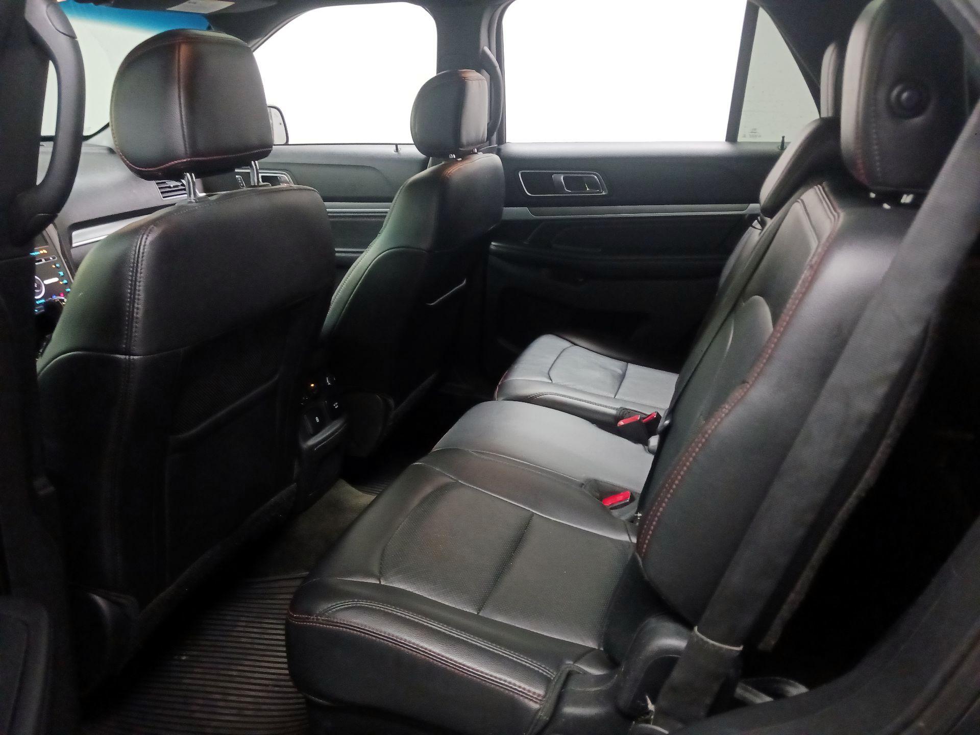 Thumbnail: 2016 Ford Explorer - 20