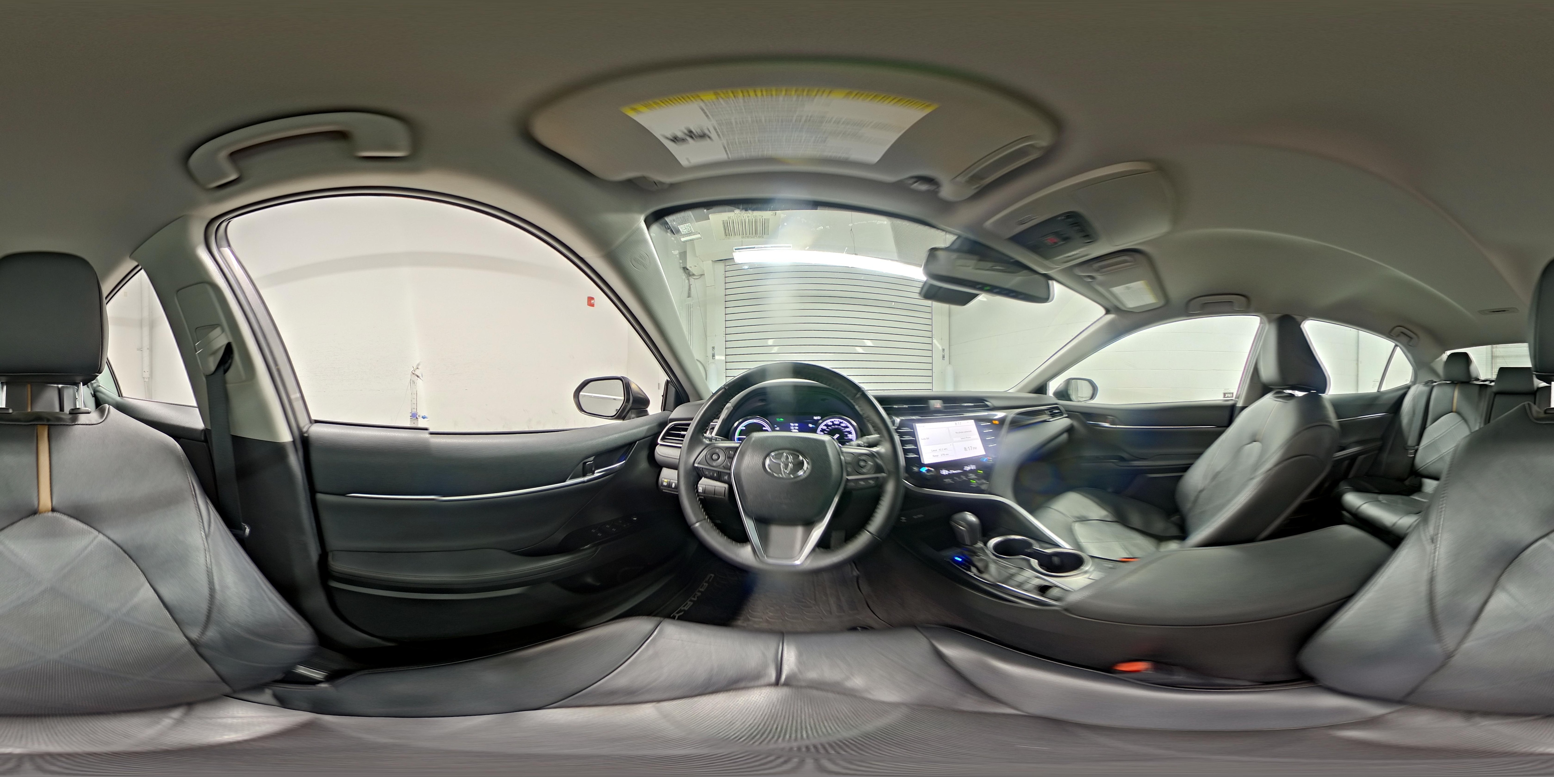 2019 Toyota Camry XLE Hybrid - Photo 24