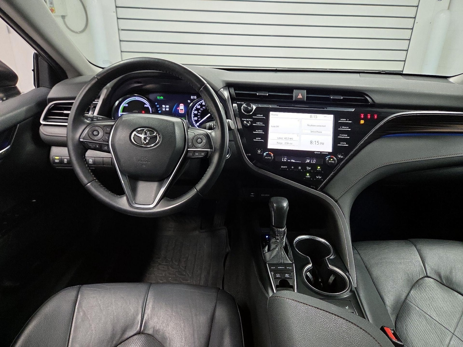 2019 Toyota Camry XLE Hybrid - Photo 10