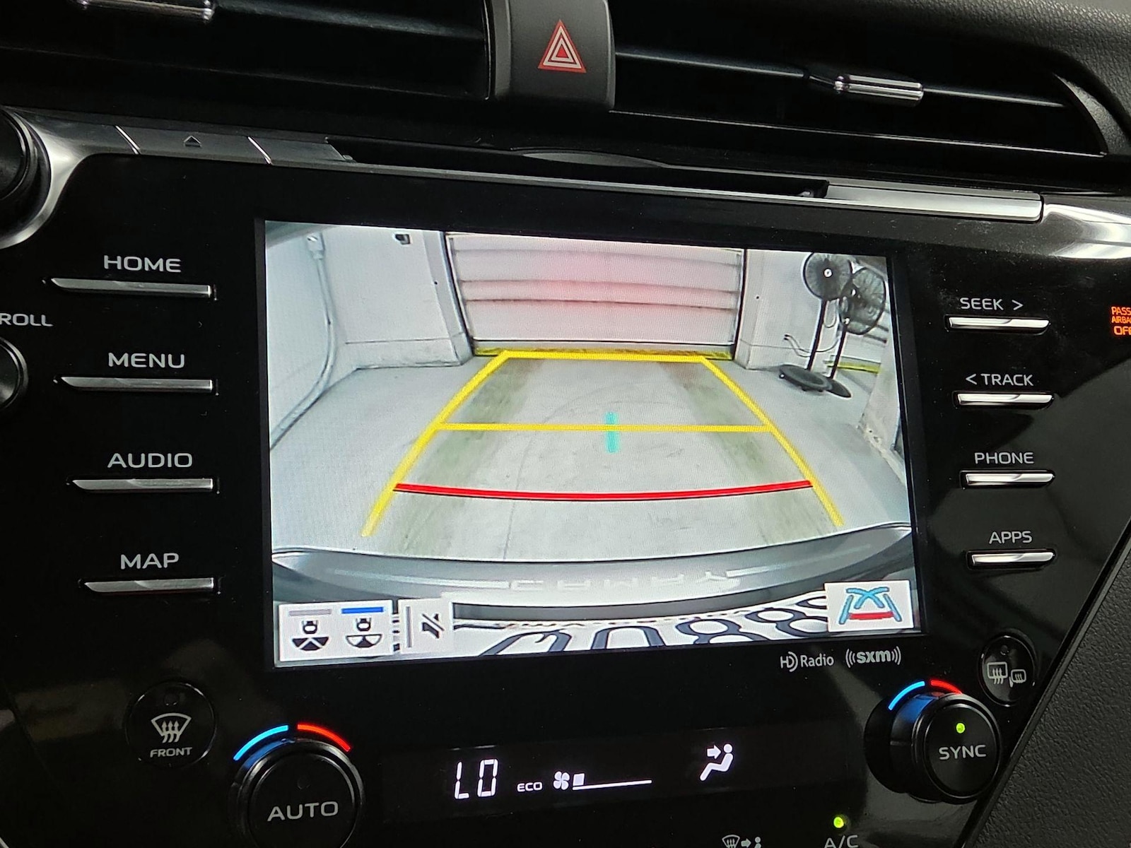 2019 Toyota Camry XLE Hybrid - Photo 14