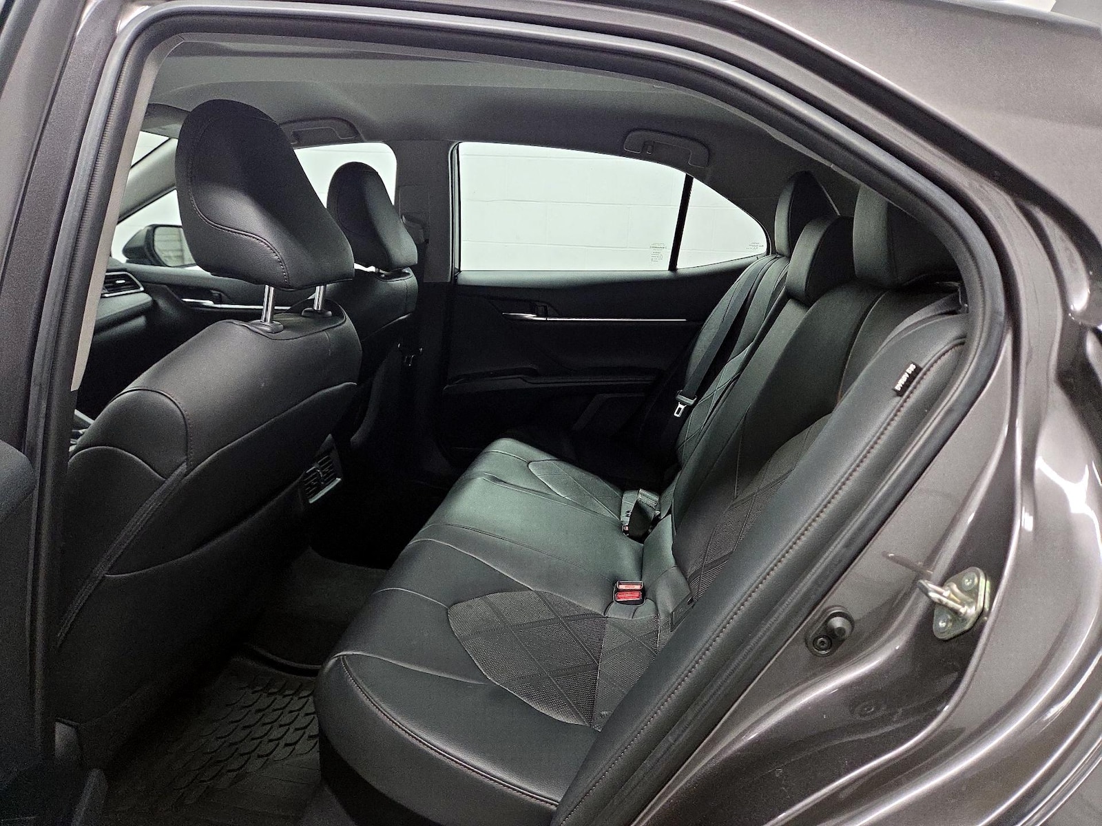 2019 Toyota Camry XLE Hybrid - Photo 18