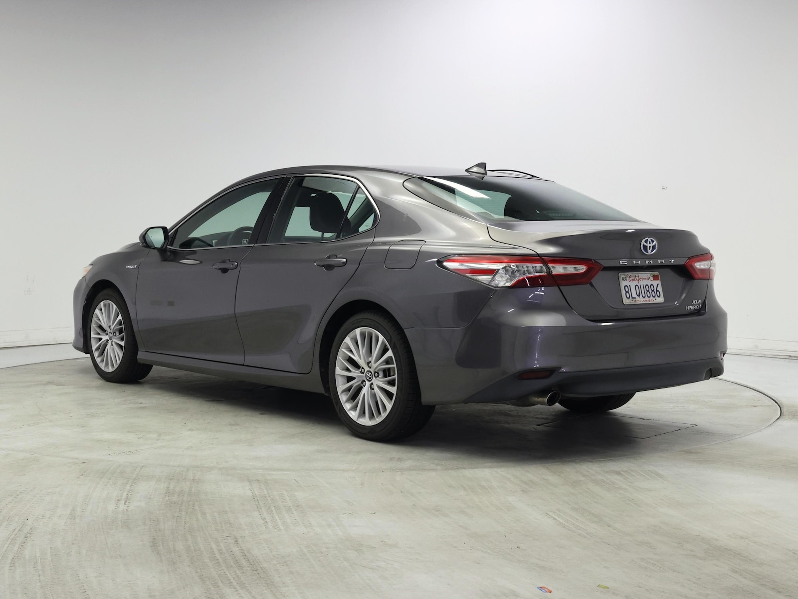 2019 Toyota Camry XLE Hybrid - Photo 3