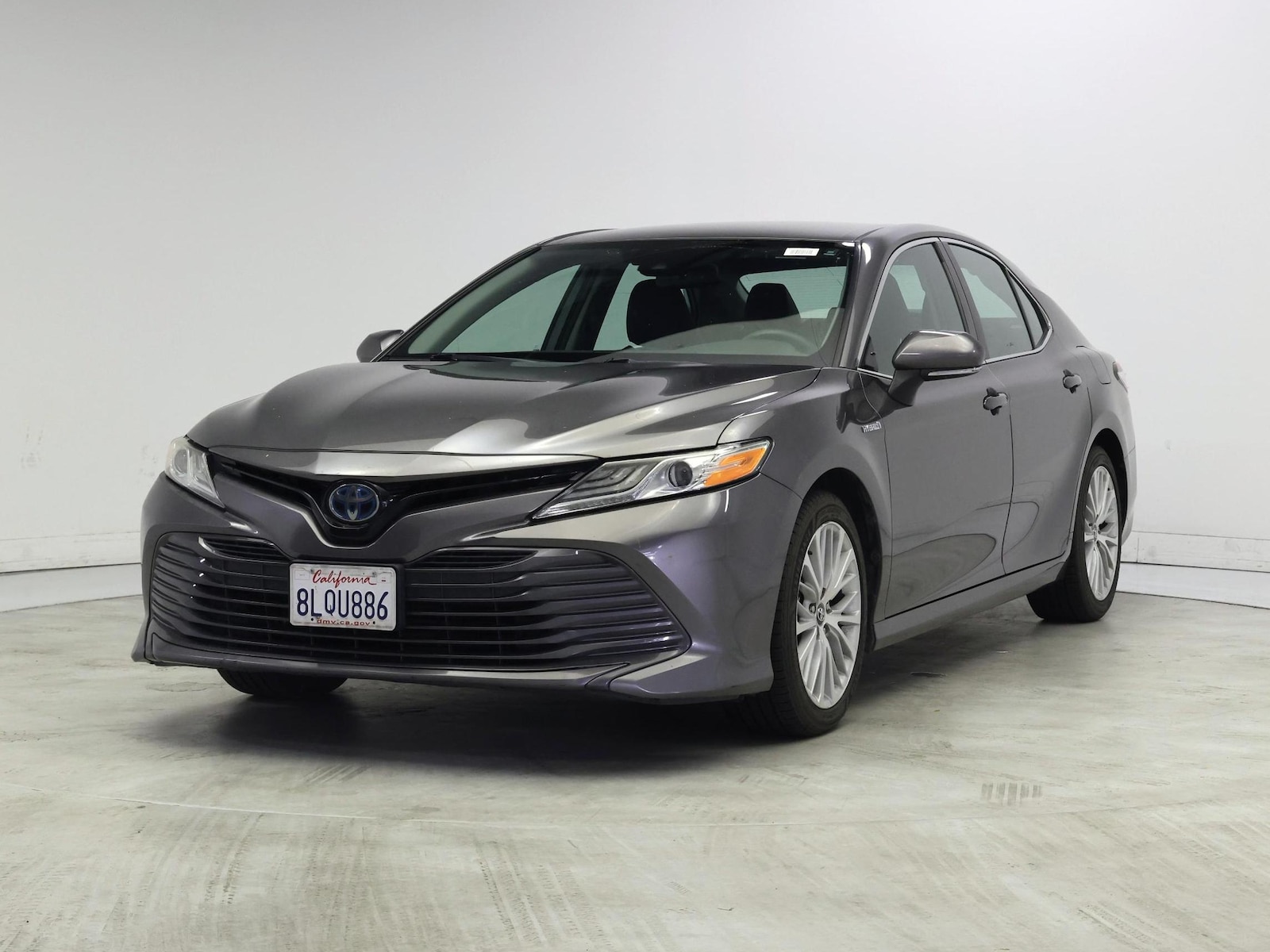 2019 Toyota Camry XLE Hybrid - Photo 5