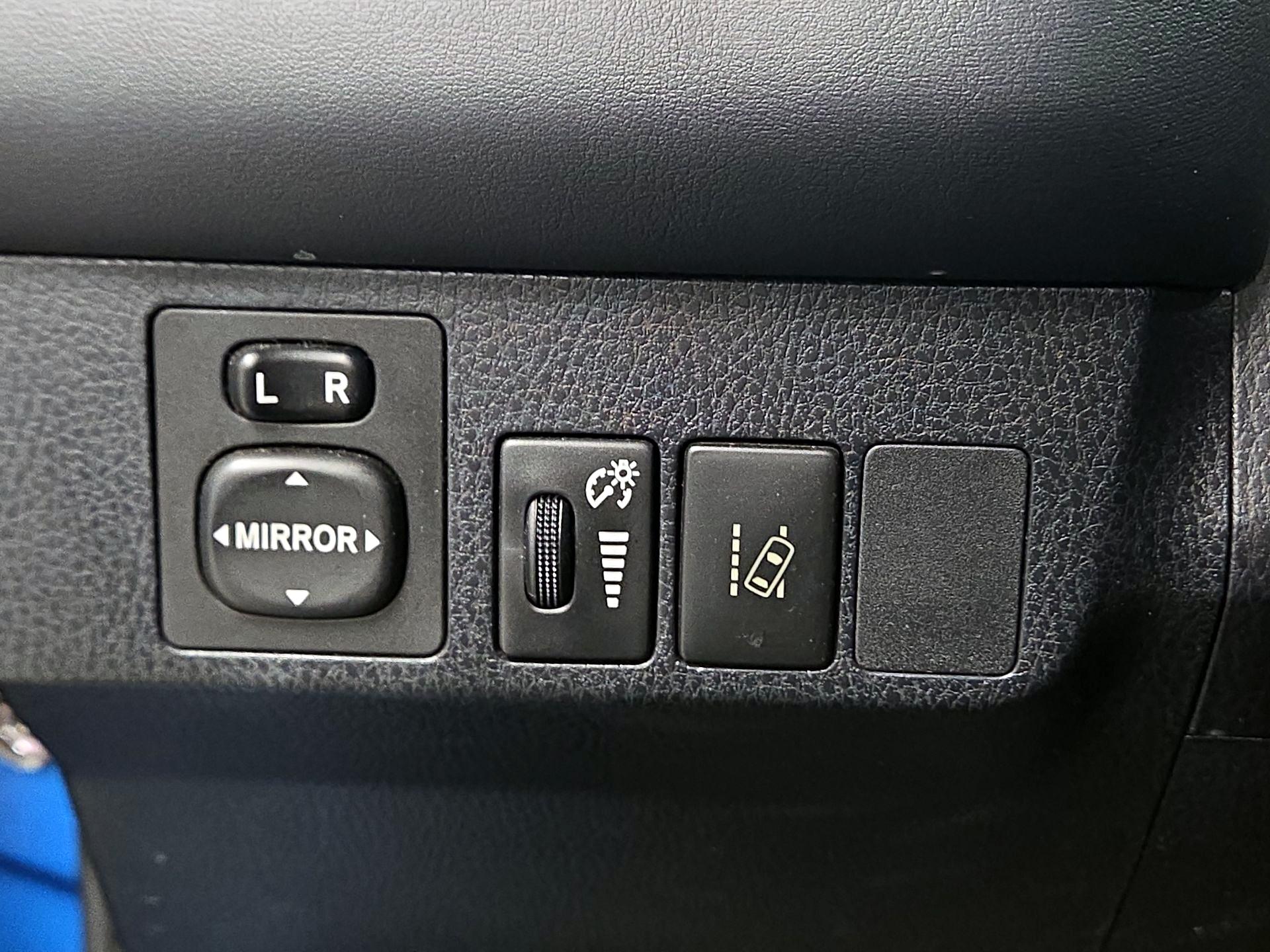 Thumbnail: 2018 Toyota RAV4 - 13