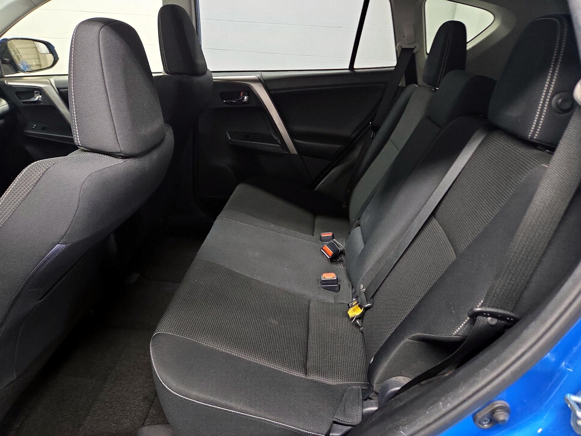 Thumbnail: 2018 Toyota RAV4 - 20