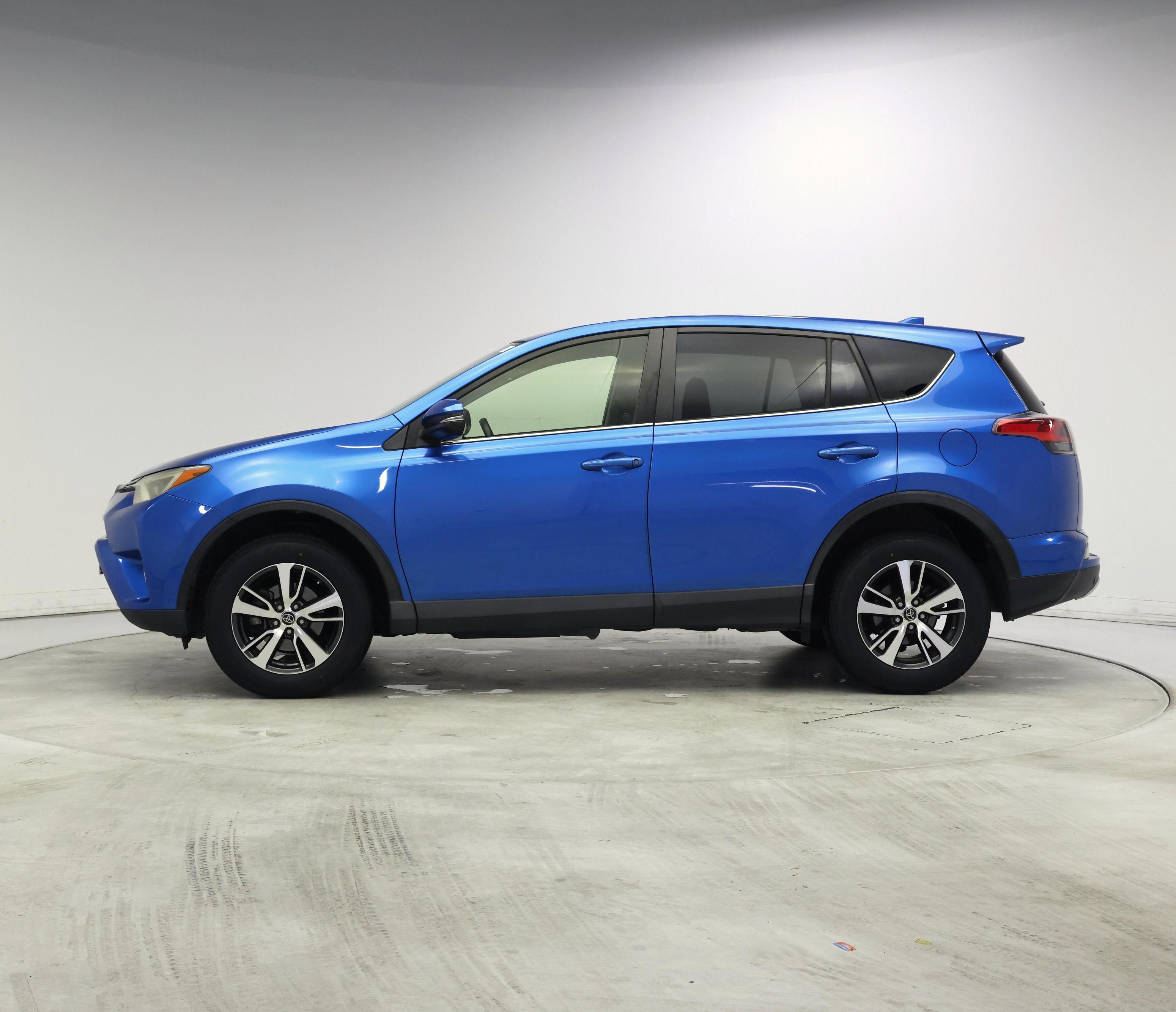 Thumbnail: 2018 Toyota RAV4 - 3