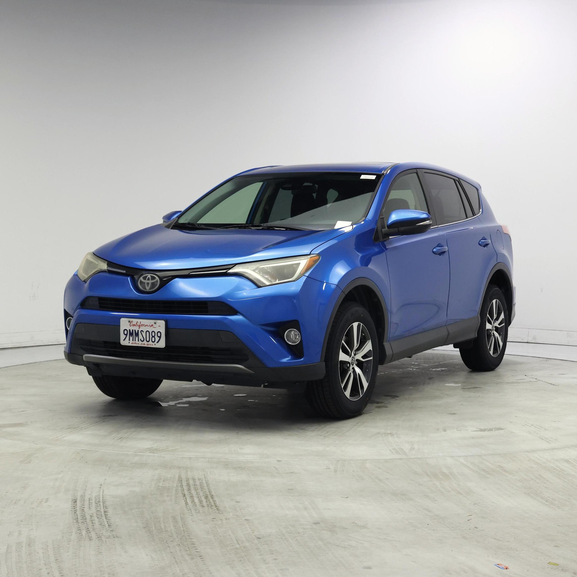 Thumbnail: 2018 Toyota RAV4 - 4