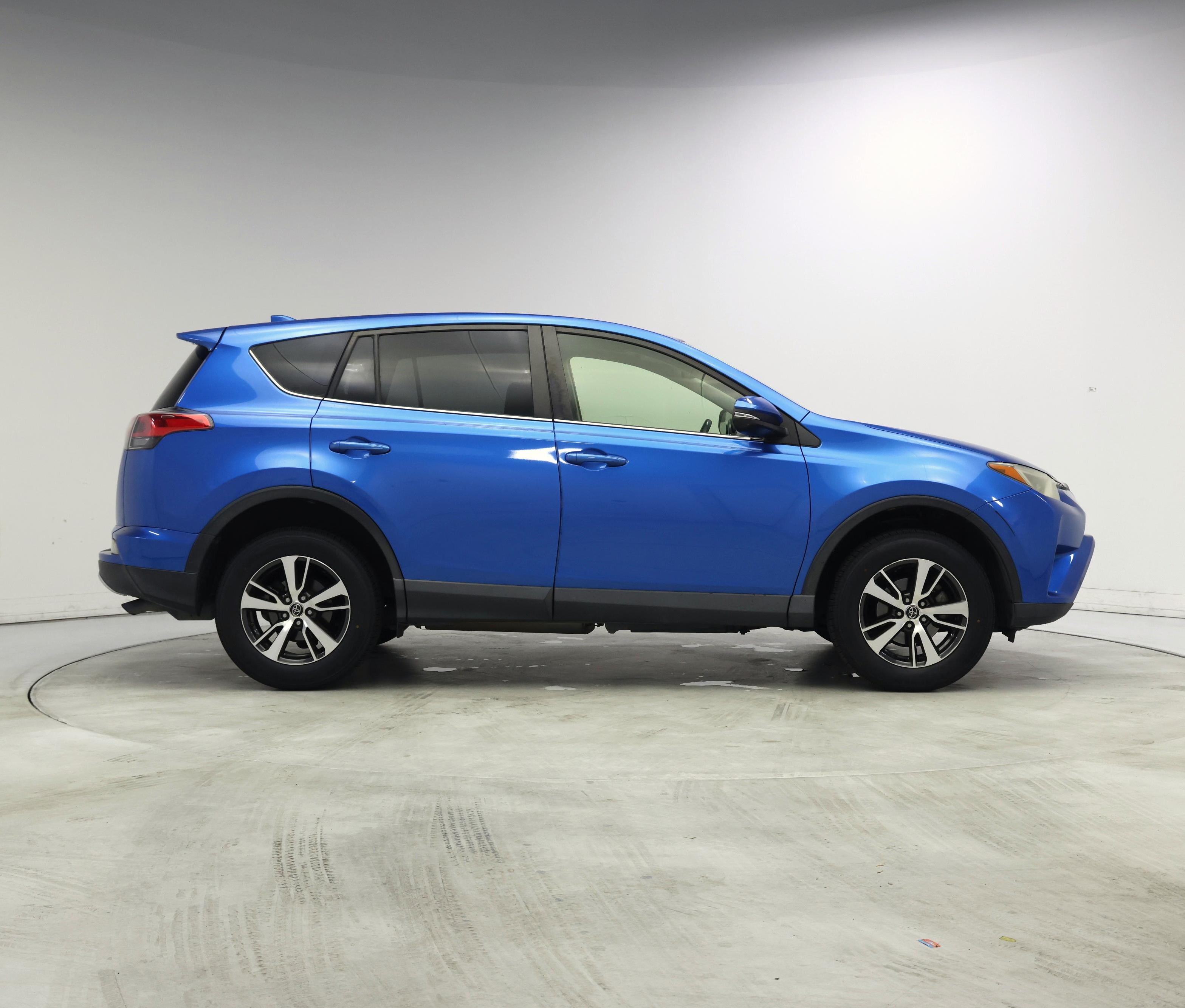 Thumbnail: 2018 Toyota RAV4 - 7
