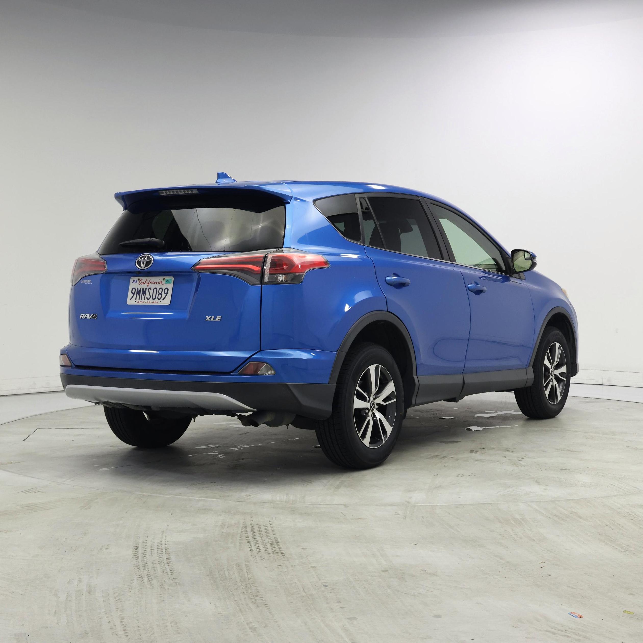Thumbnail: 2018 Toyota RAV4 - 8