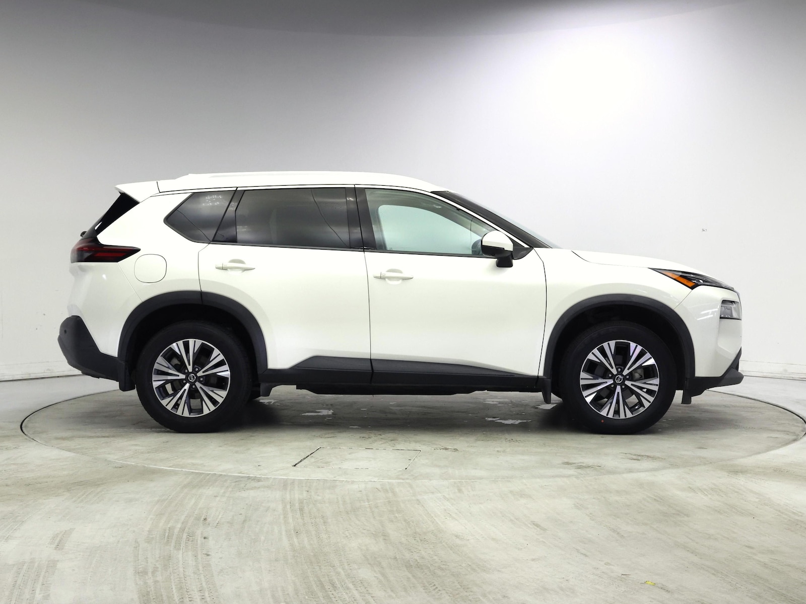 2021 Nissan Rogue SV - Photo 8