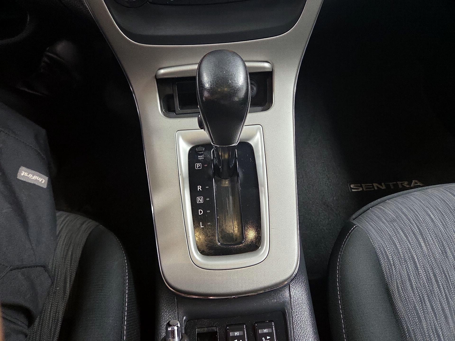 Thumbnail: 2015 Nissan Sentra - 15