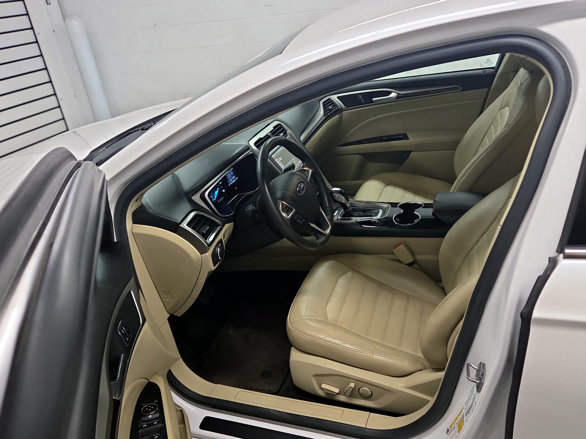 Thumbnail: 2015 Ford Fusion - 11