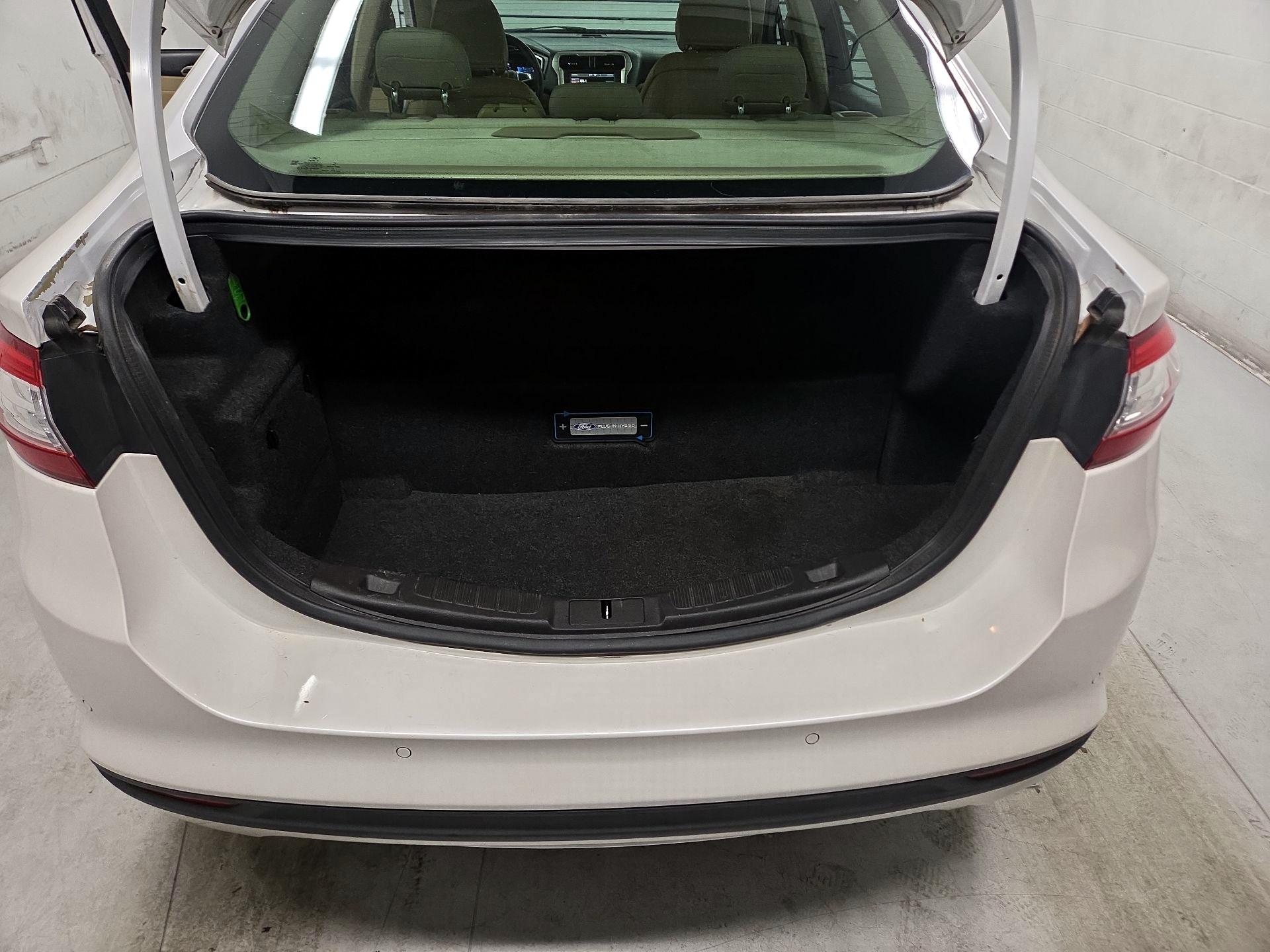 Thumbnail: 2015 Ford Fusion - 16