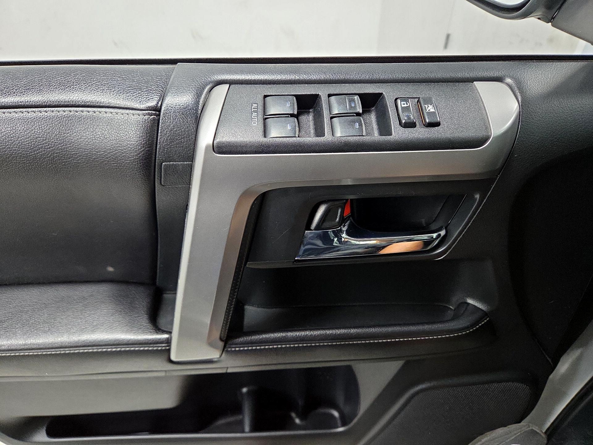 Thumbnail: 2016 Toyota 4Runner - 12