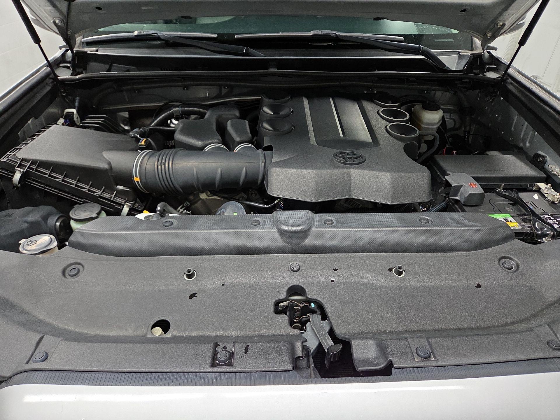 Thumbnail: 2016 Toyota 4Runner - 18