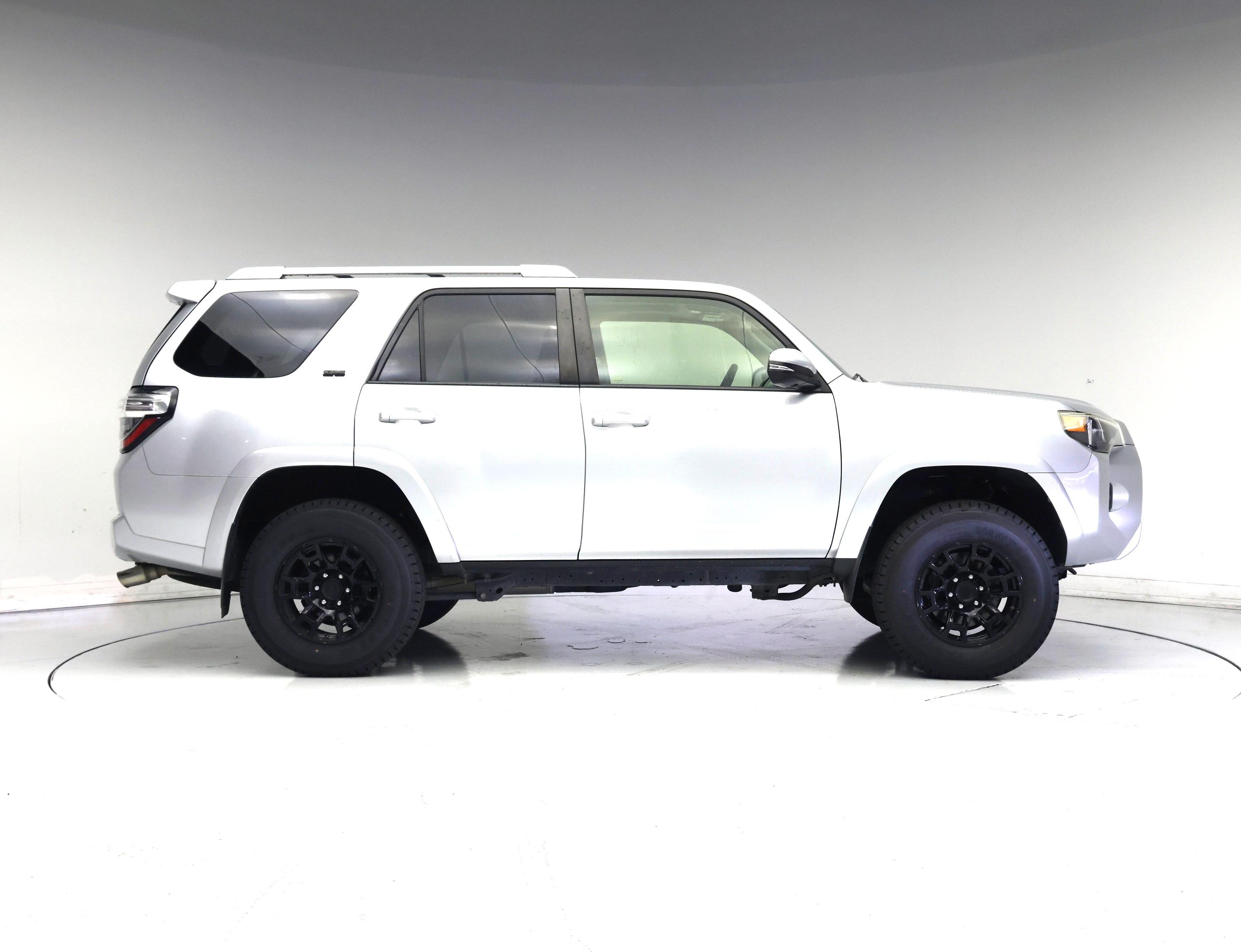 Thumbnail: 2016 Toyota 4Runner - 7