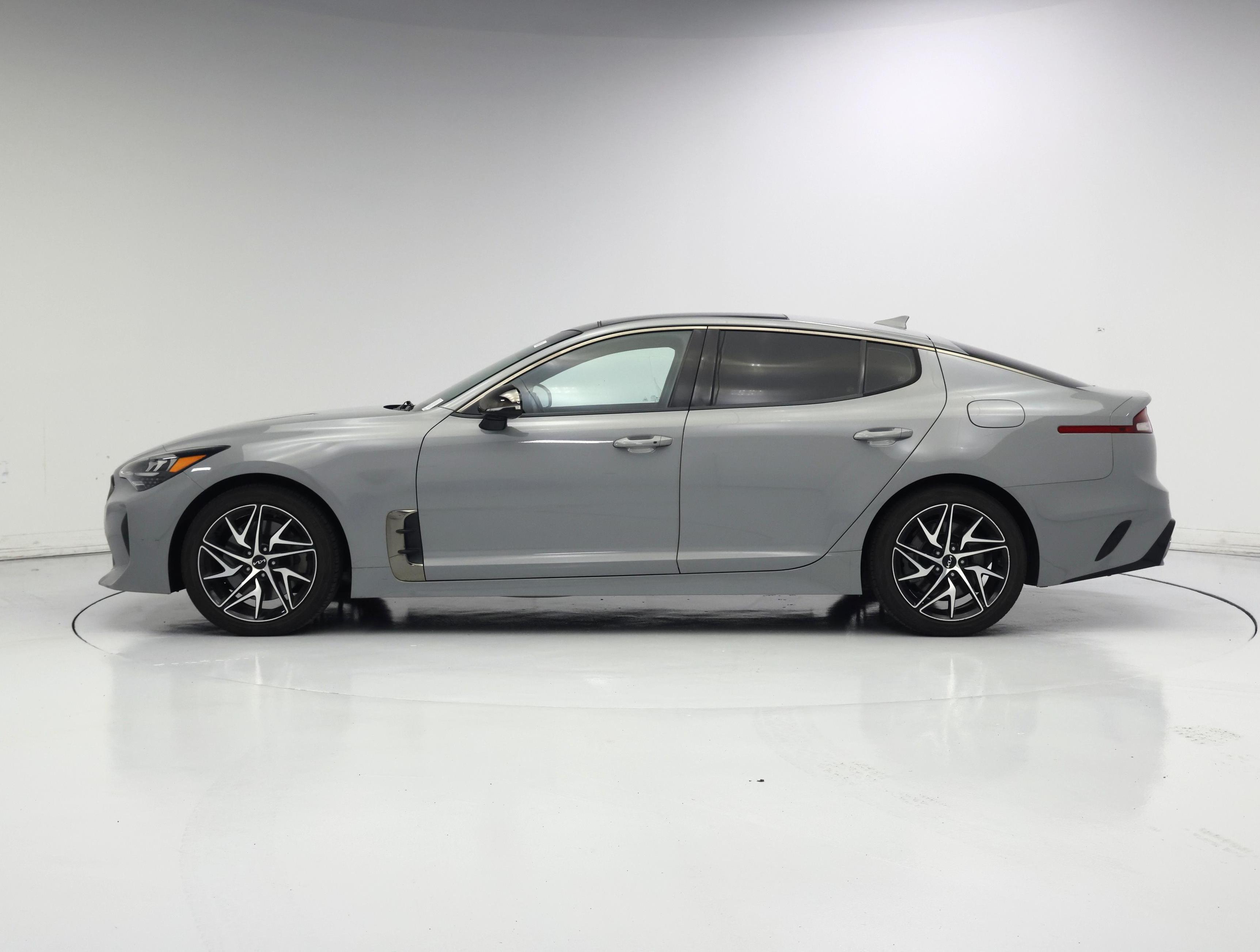Thumbnail: 2022 Kia Stinger - 3