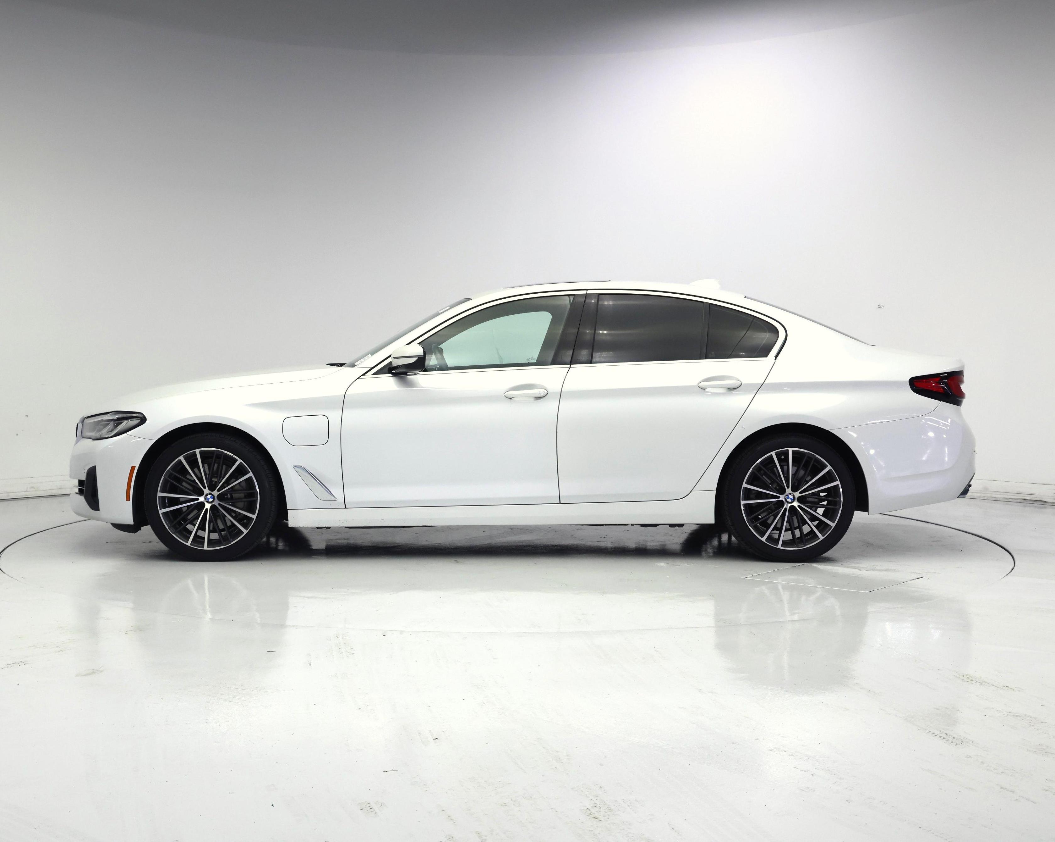 Thumbnail: 2021 BMW 5 Series - 3