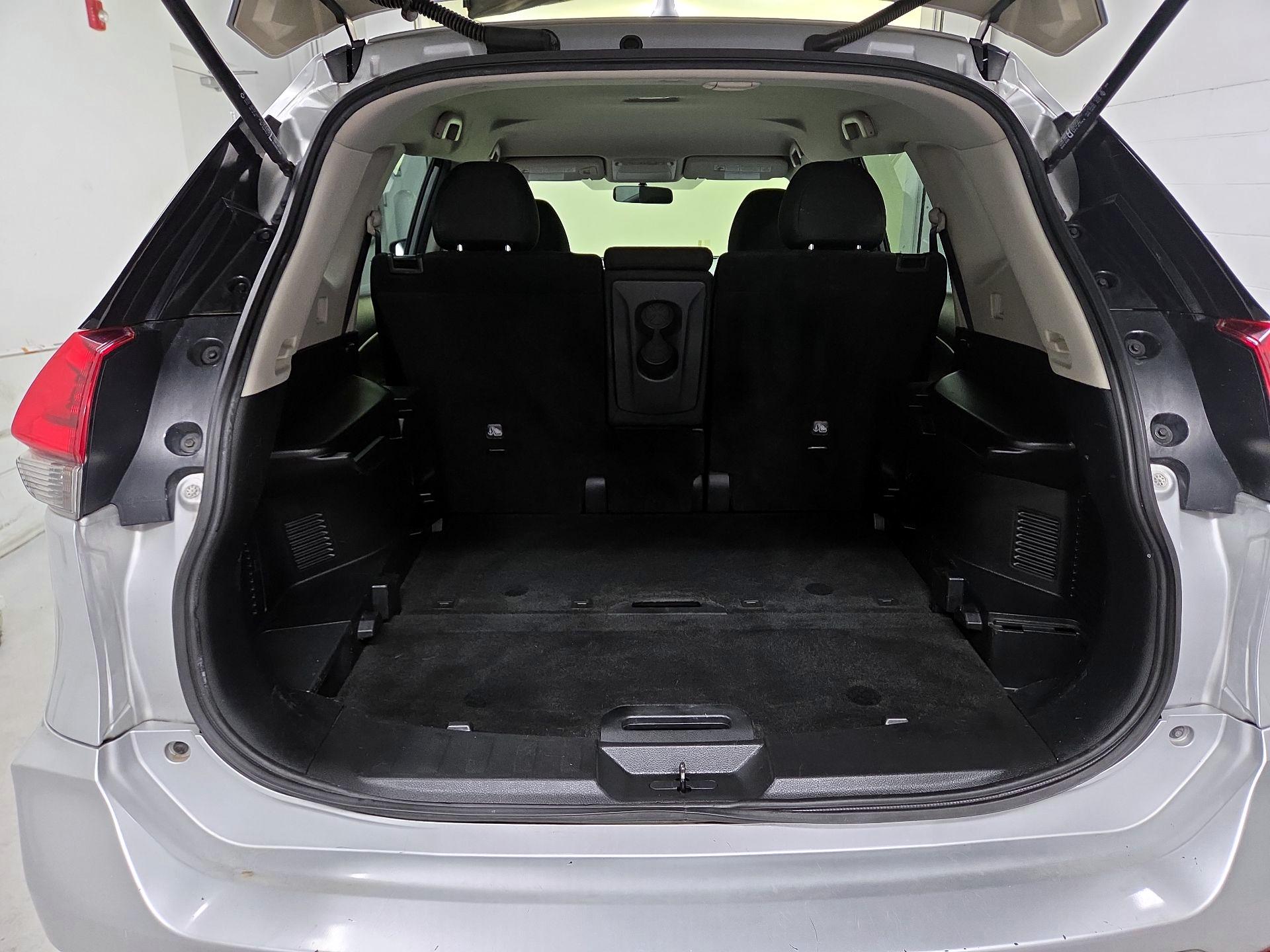 Thumbnail: 2018 Nissan Rogue - 16