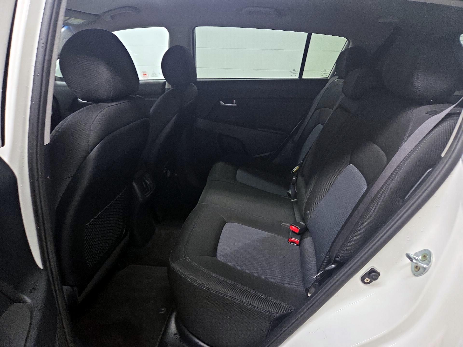 Thumbnail: 2016 Kia Sportage - 18