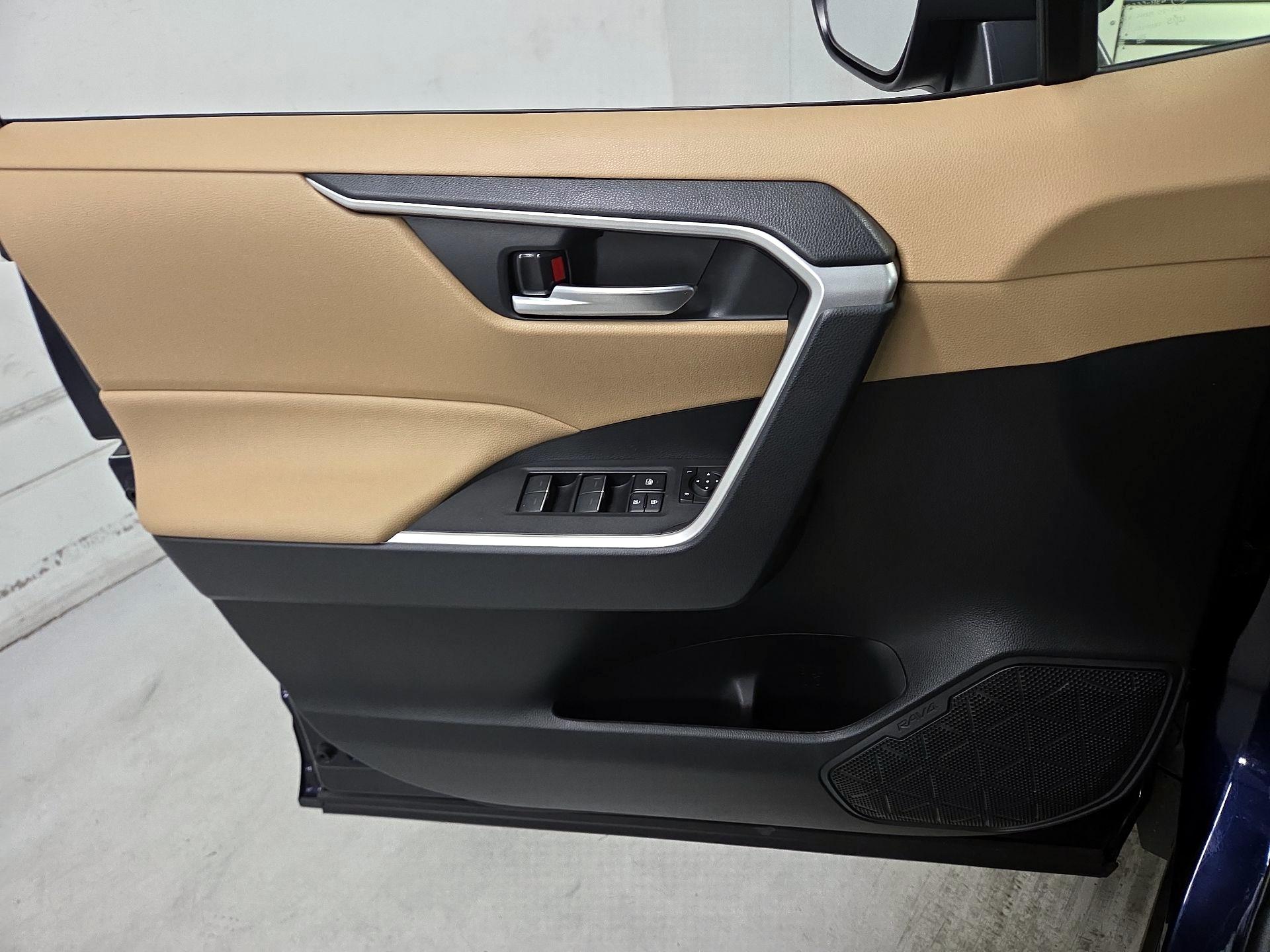 Thumbnail: 2025 Toyota RAV4 - 12