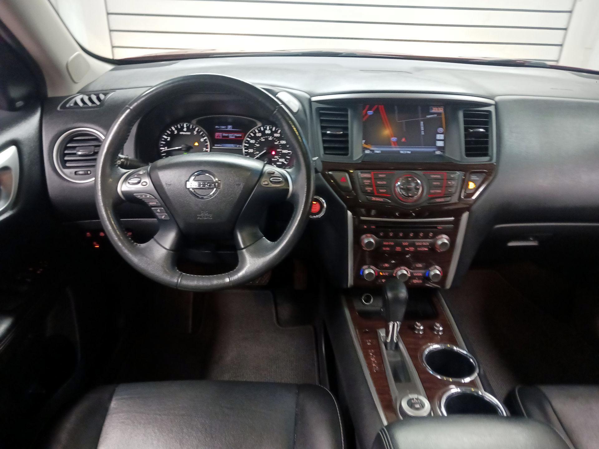 Thumbnail: 2016 Nissan Pathfinder - 9
