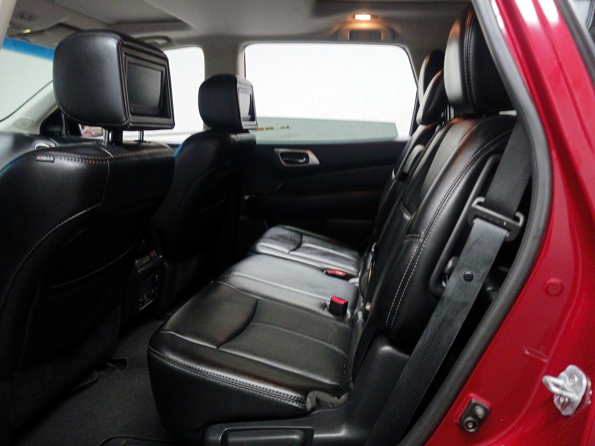 Thumbnail: 2016 Nissan Pathfinder - 17