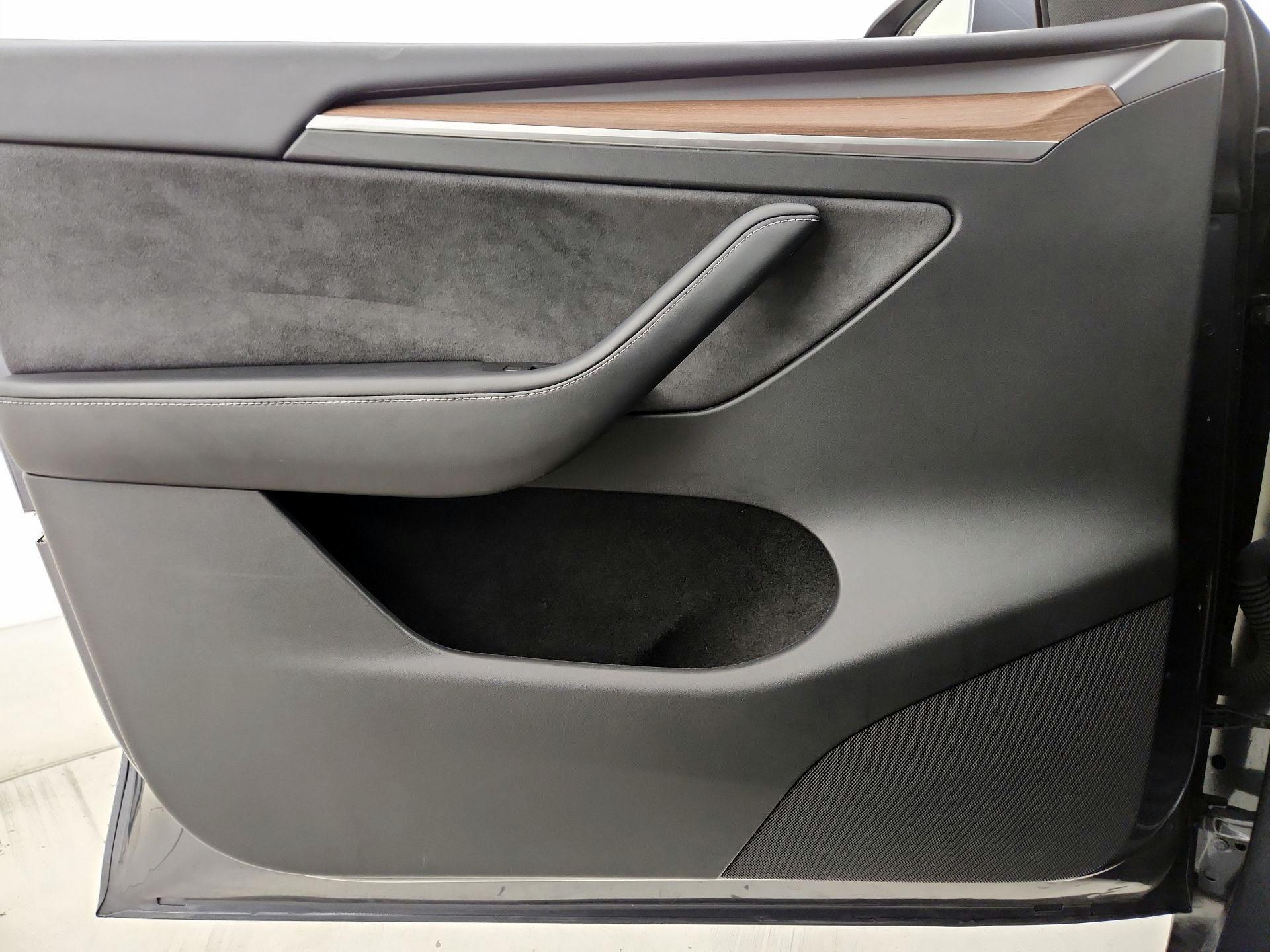 Thumbnail: 2023 Tesla Model Y - 12