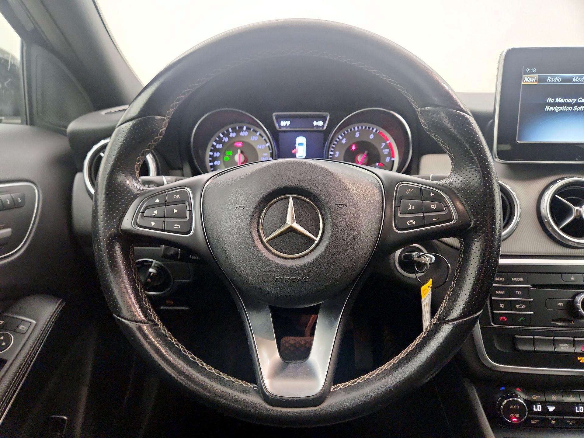 Thumbnail: 2017 Mercedes-Benz GLA - 10