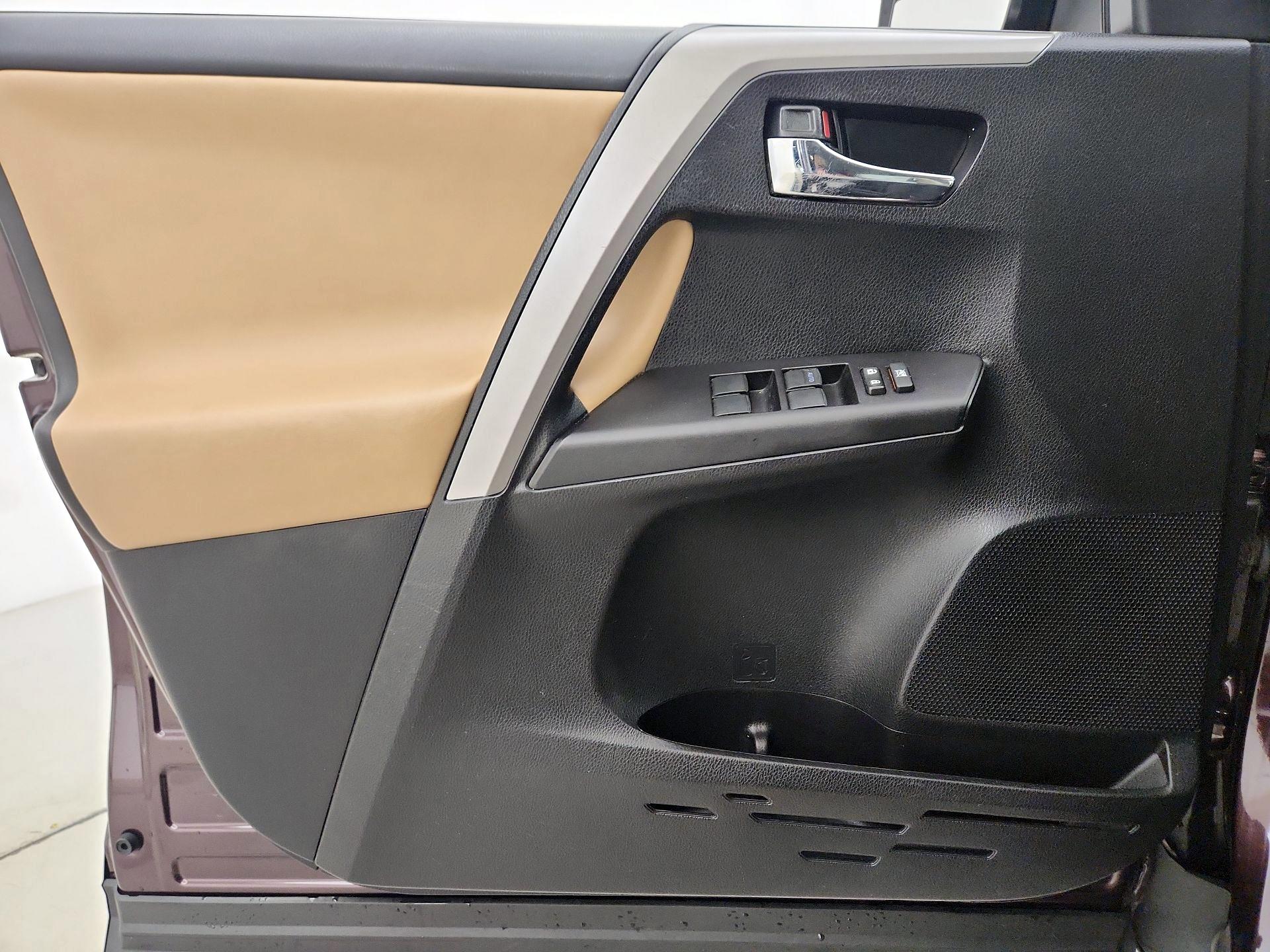 Thumbnail: 2017 Toyota RAV4 - 12