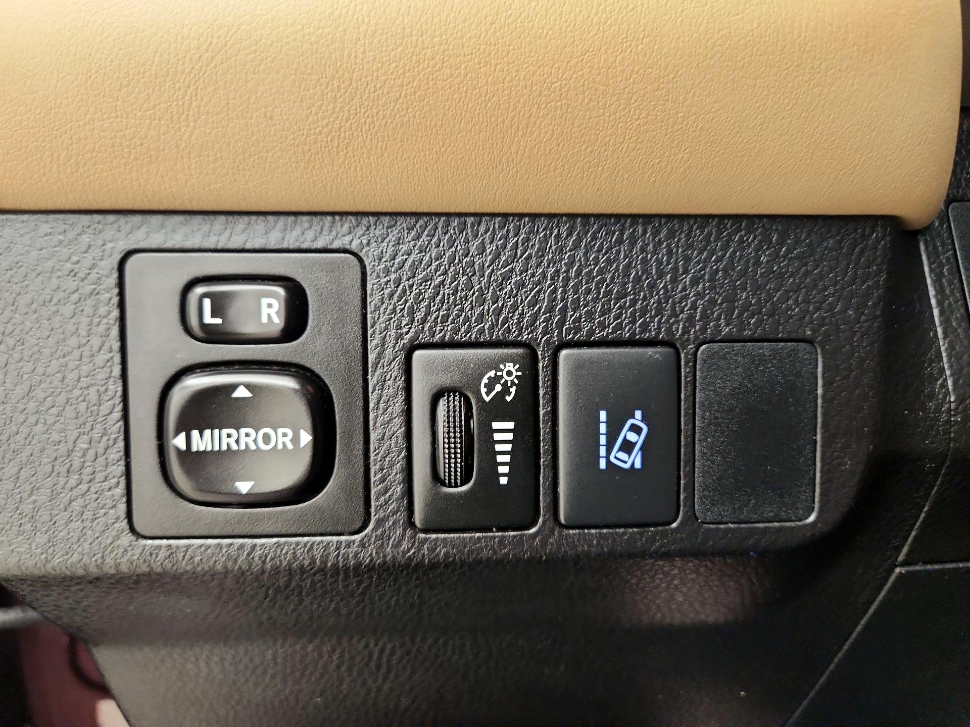 Thumbnail: 2017 Toyota RAV4 - 13