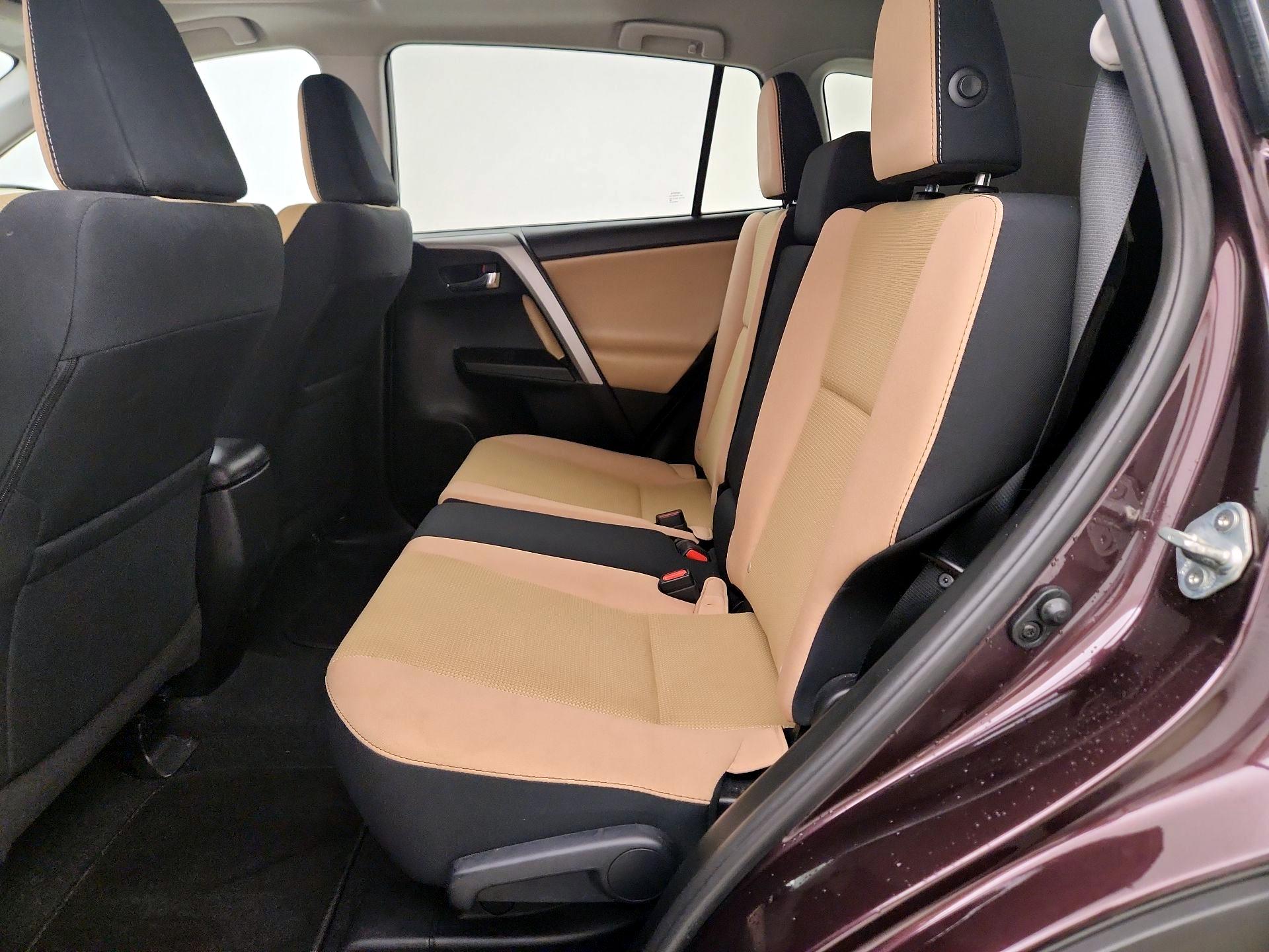 Thumbnail: 2017 Toyota RAV4 - 20