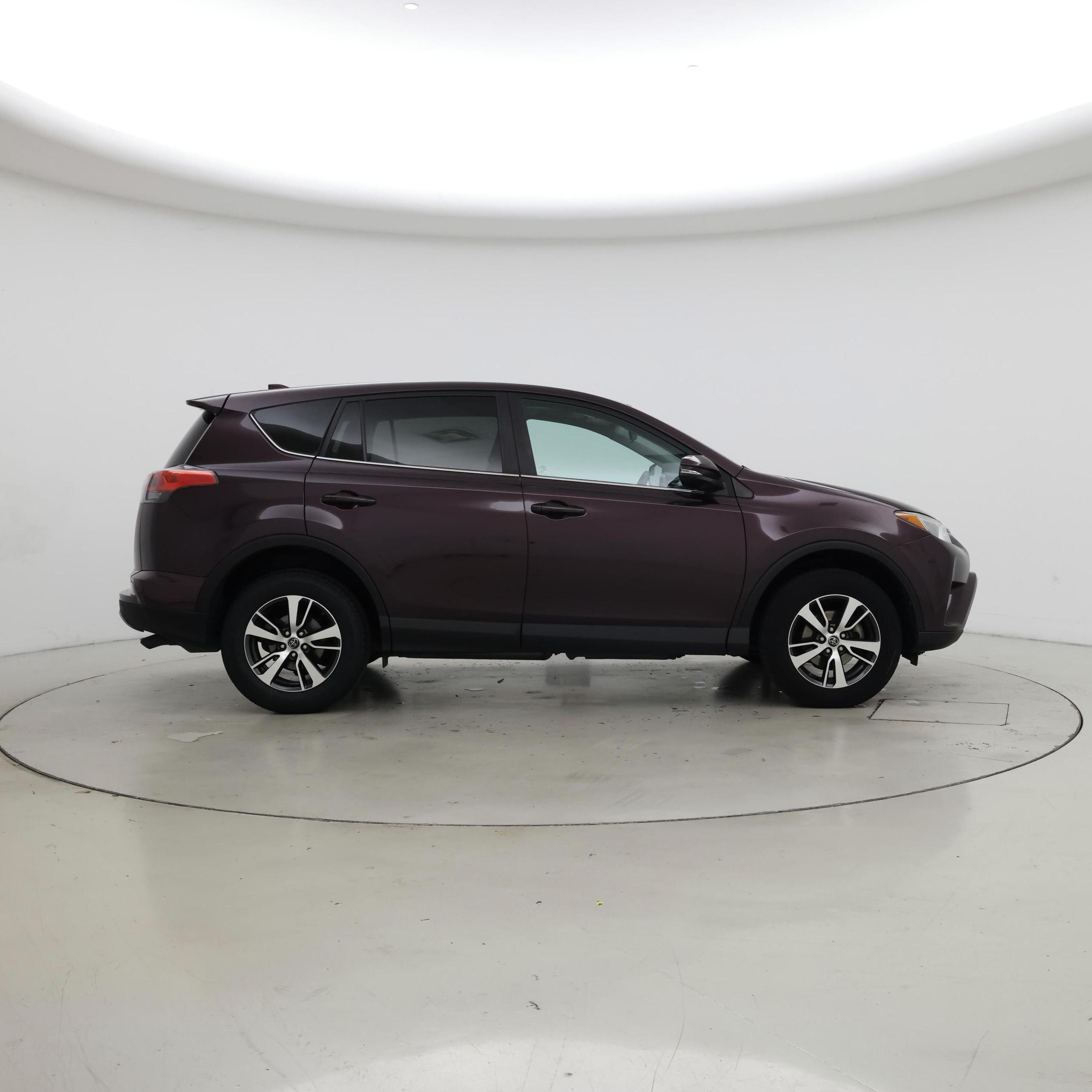 Thumbnail: 2017 Toyota RAV4 - 7