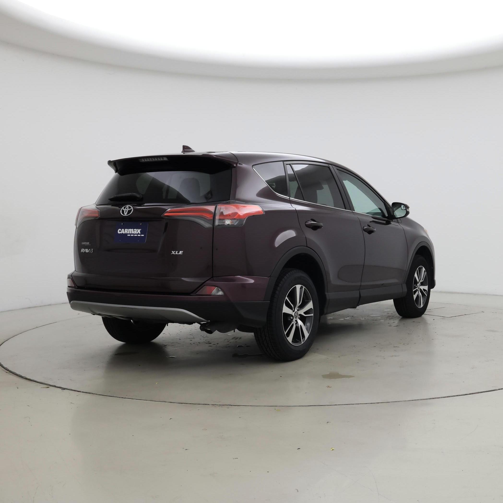 Thumbnail: 2017 Toyota RAV4 - 8
