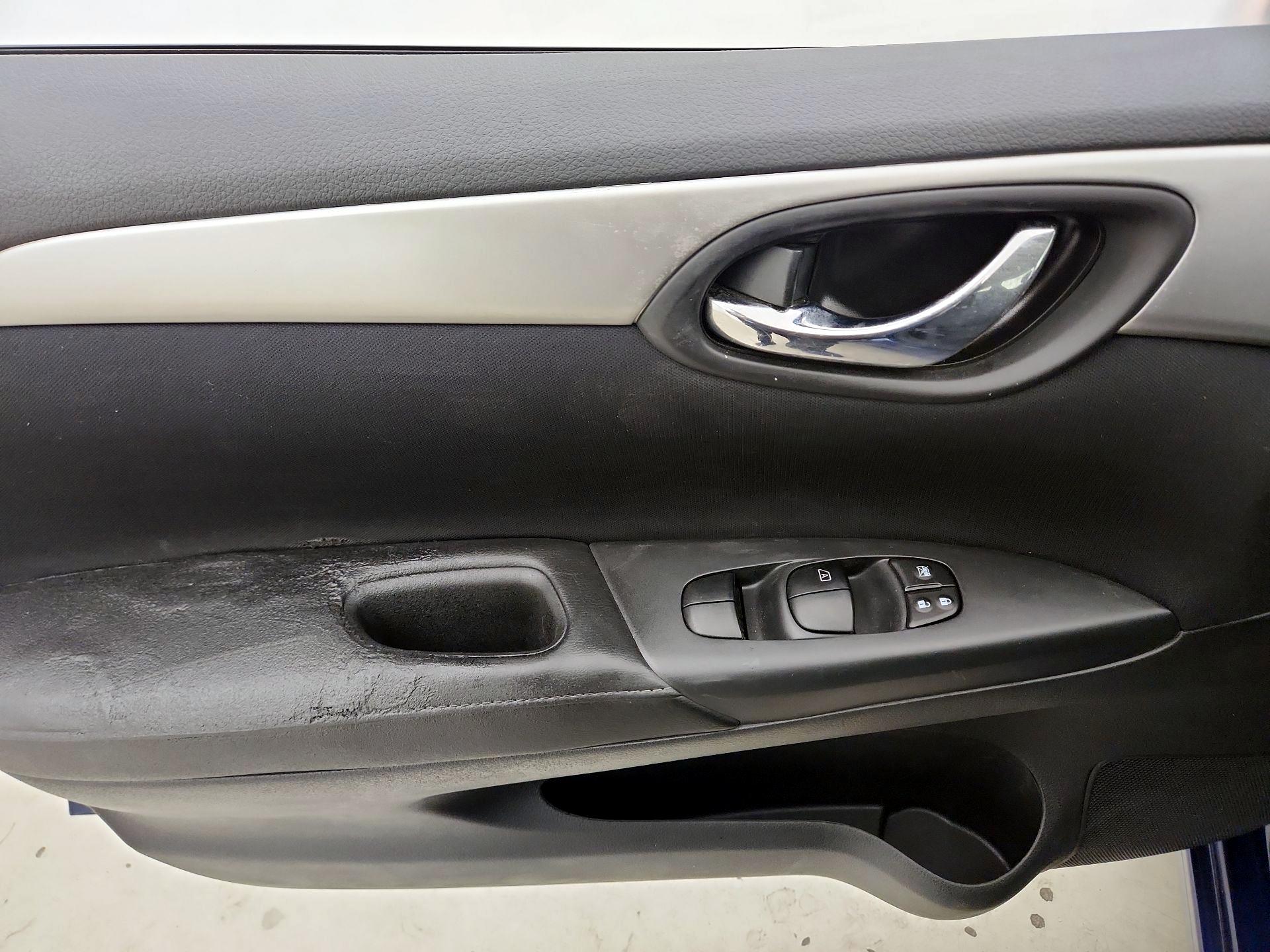 Thumbnail: 2016 Nissan Sentra - 12