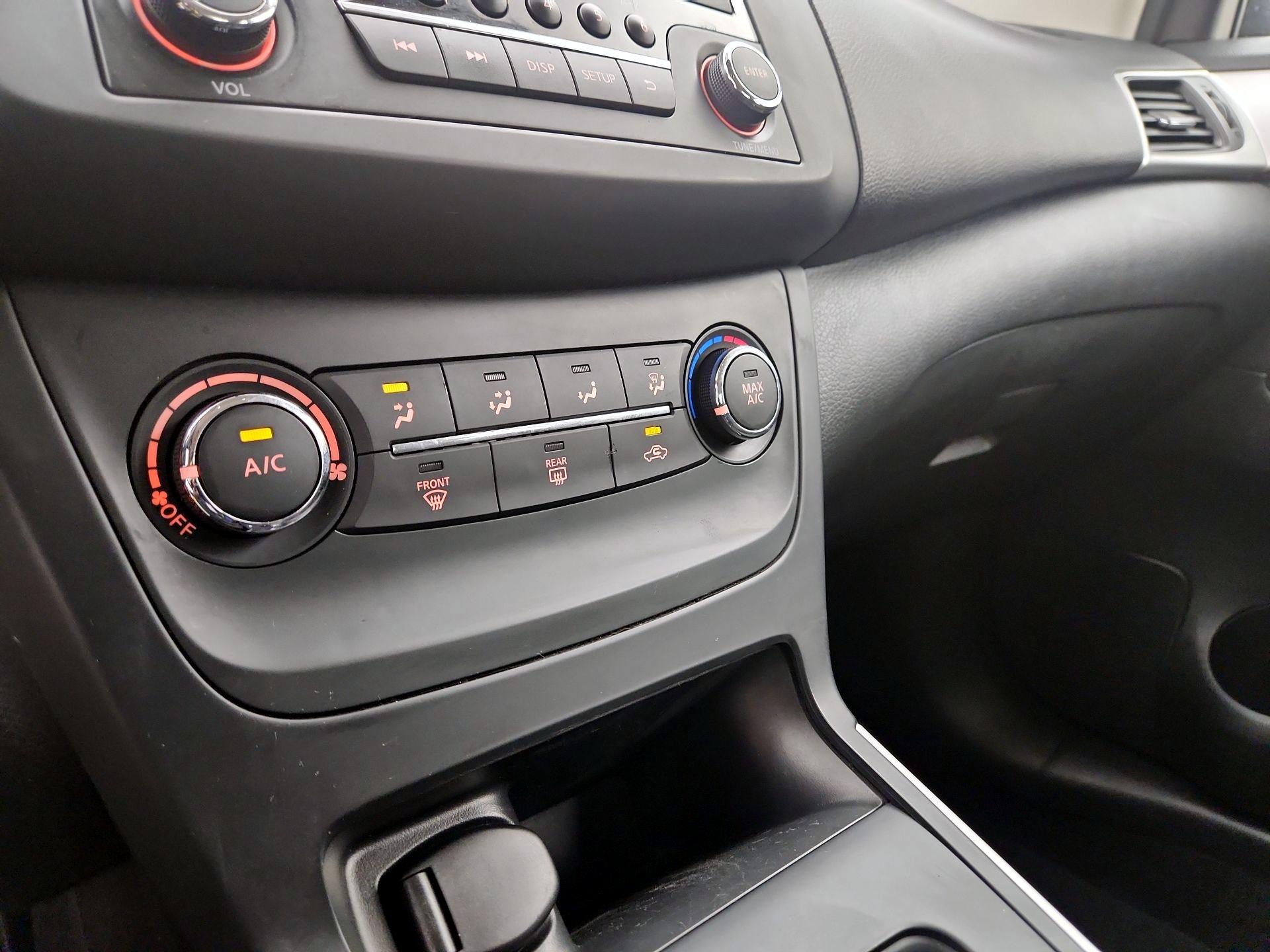 Thumbnail: 2016 Nissan Sentra - 15