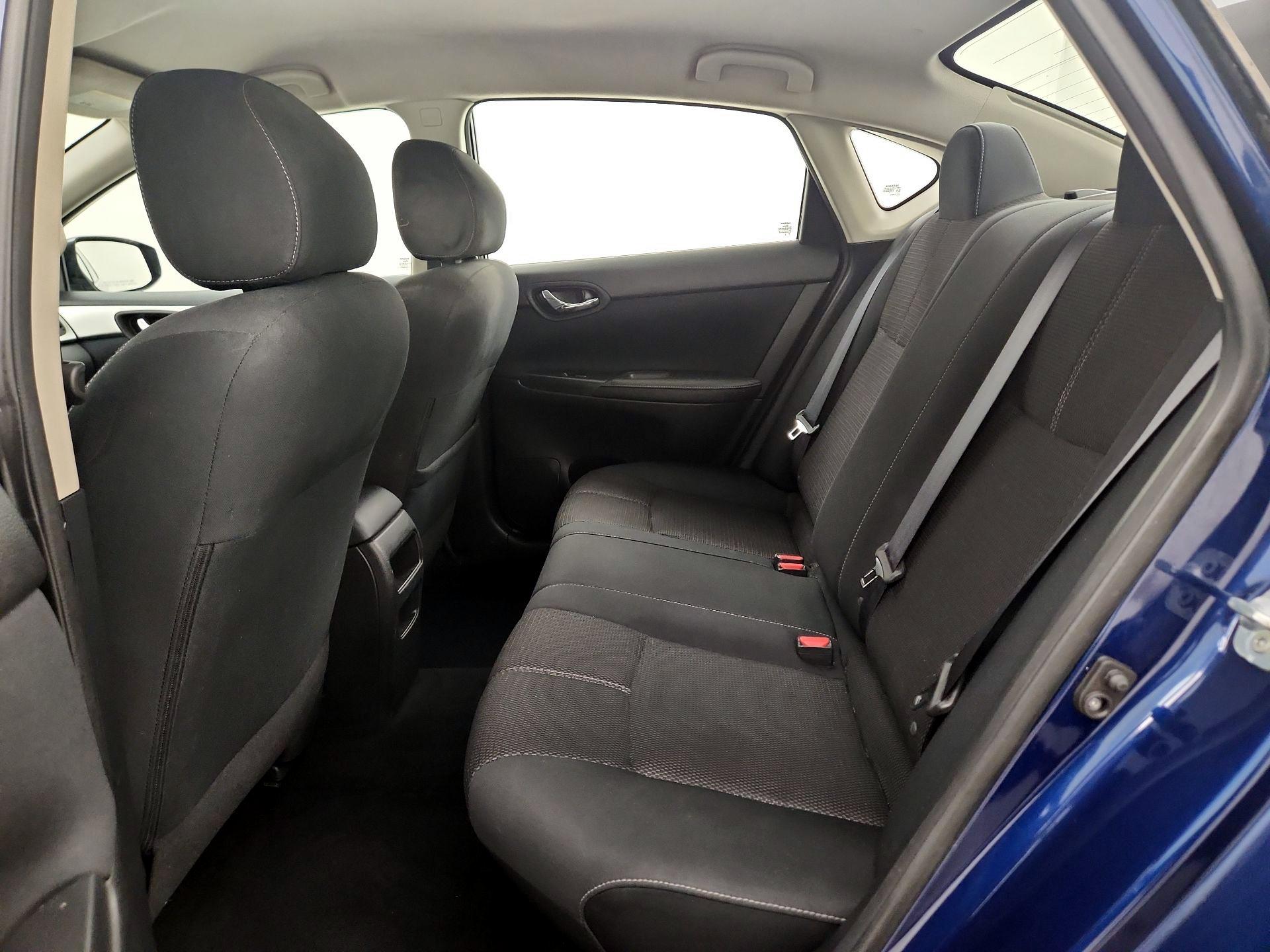 Thumbnail: 2016 Nissan Sentra - 18