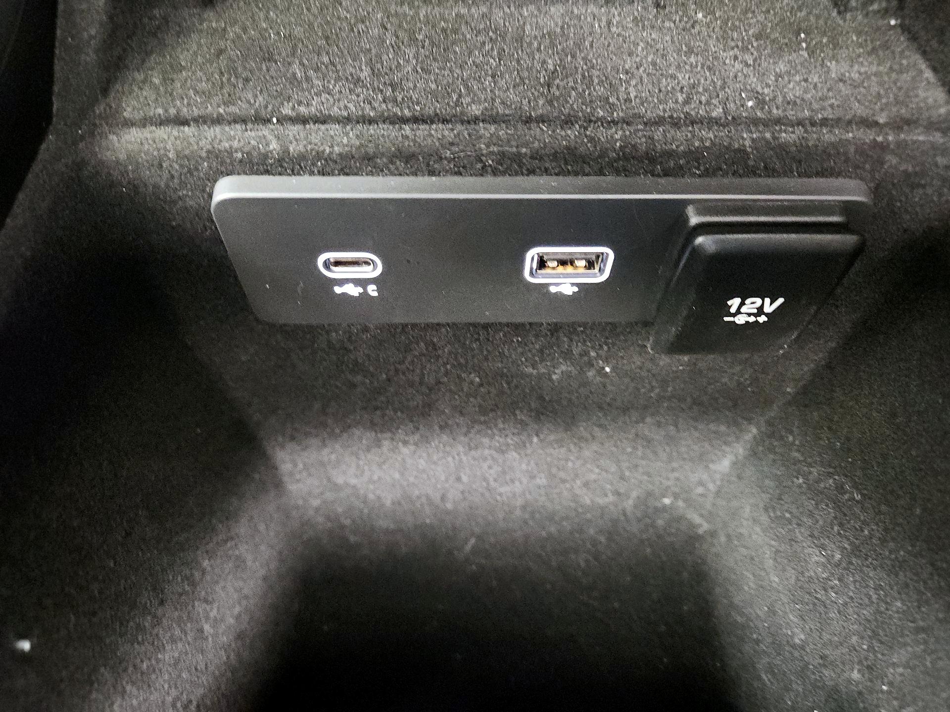 Thumbnail: 2021 Land Rover Range Rover Velar - 18