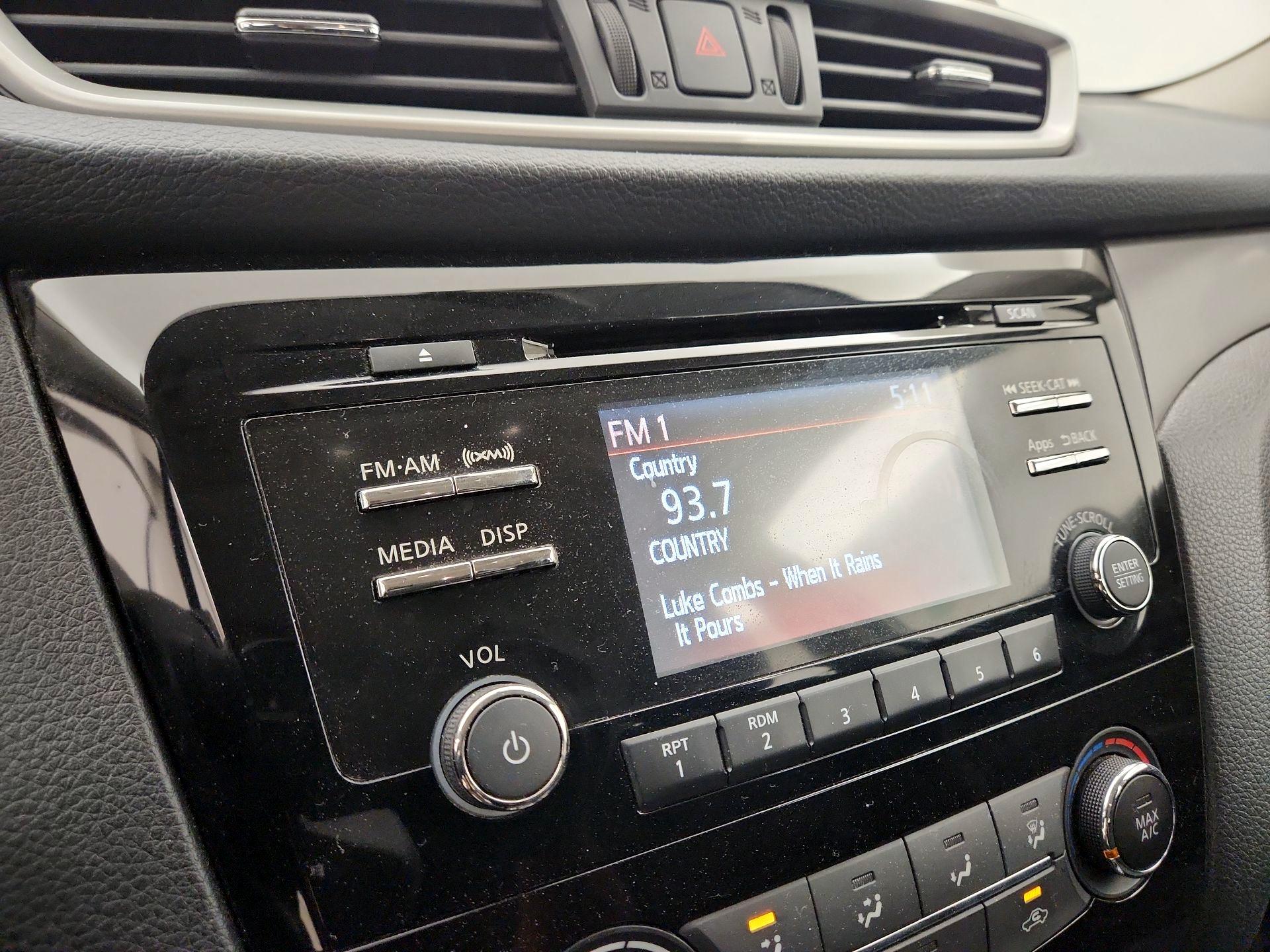 Thumbnail: 2016 Nissan Rogue - 15
