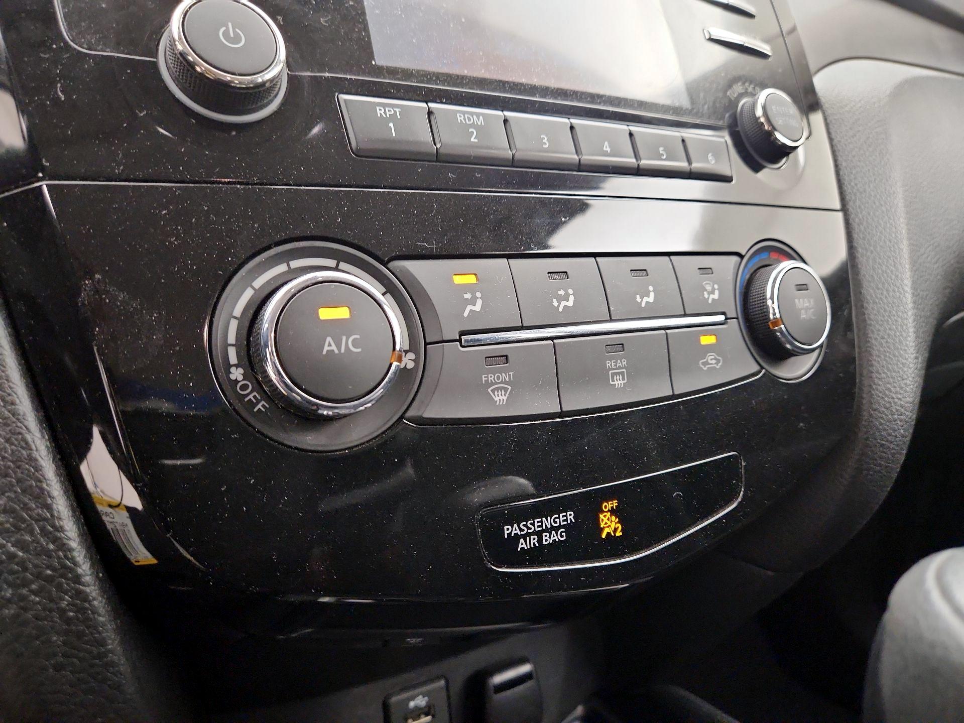 Thumbnail: 2016 Nissan Rogue - 16