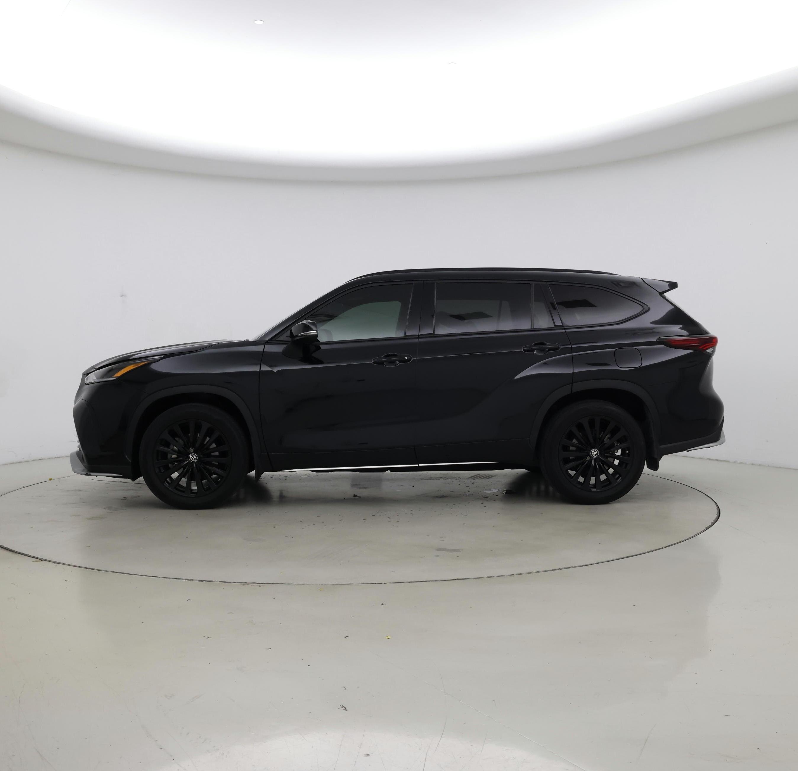 Thumbnail: 2024 Toyota Highlander - 3