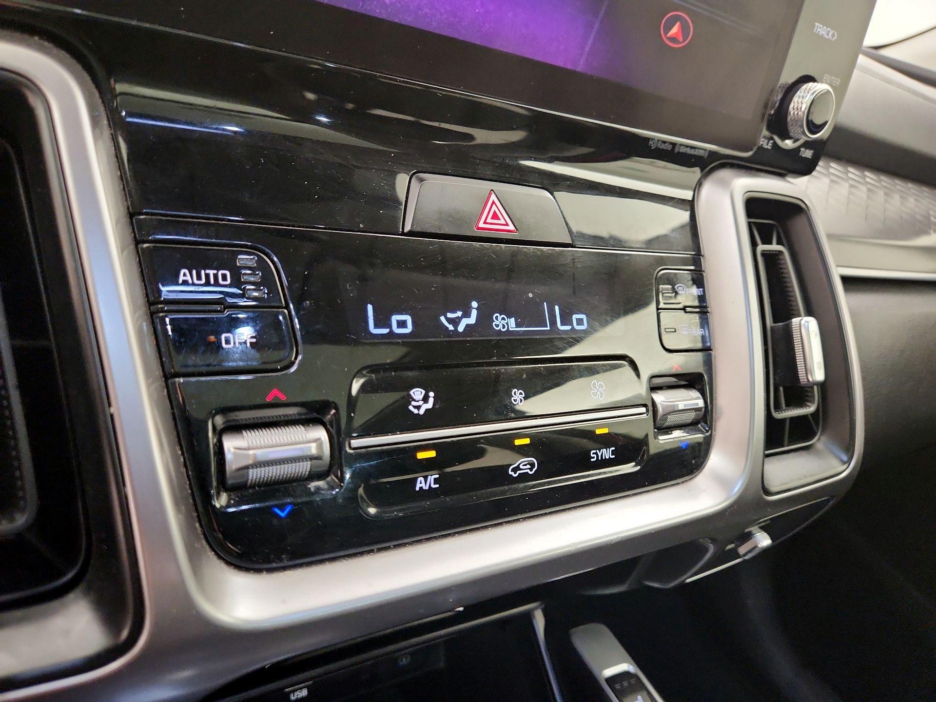 Thumbnail: 2023 Kia Sorento - 17