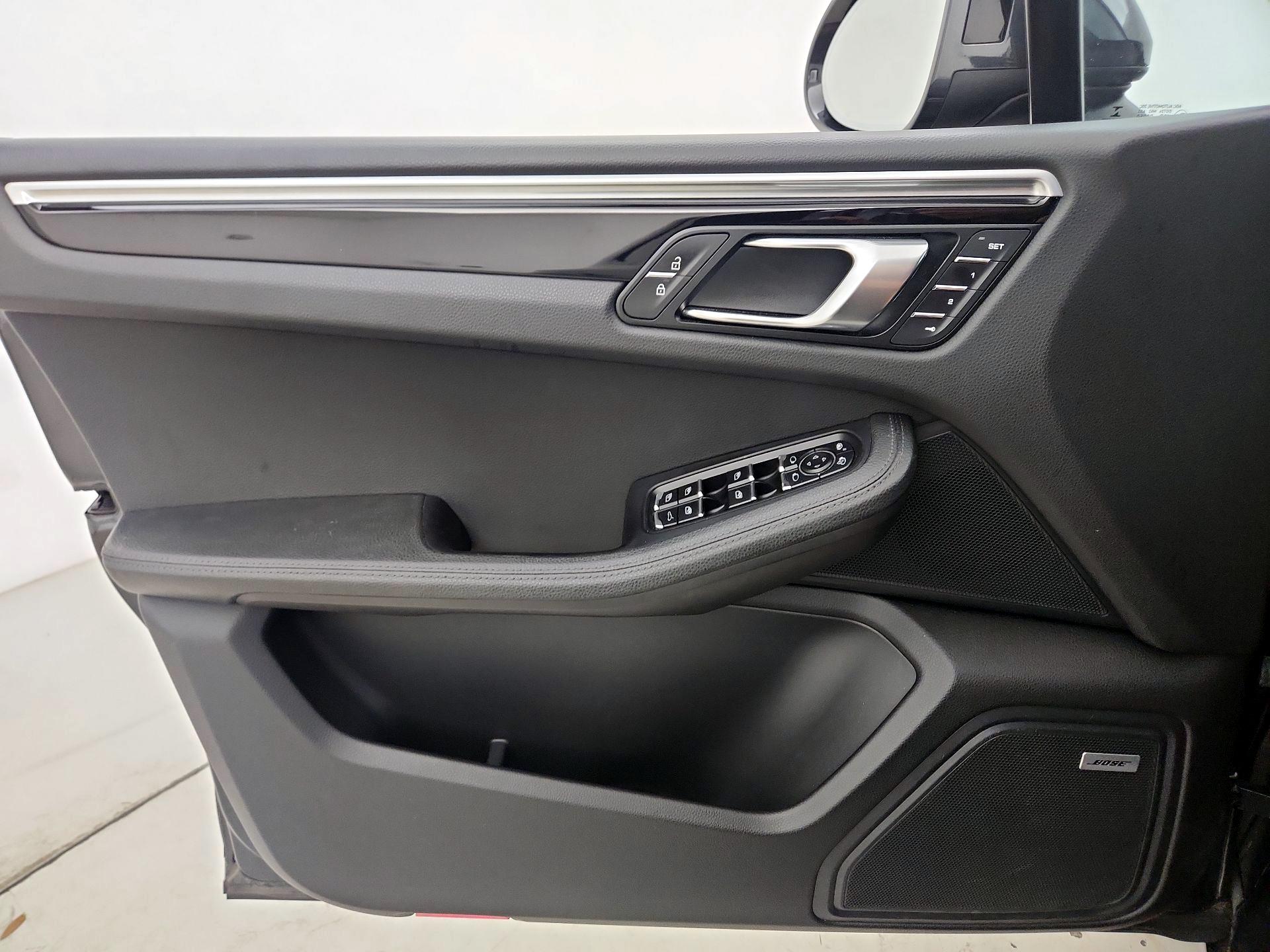 Thumbnail: 2020 Porsche Macan - 12