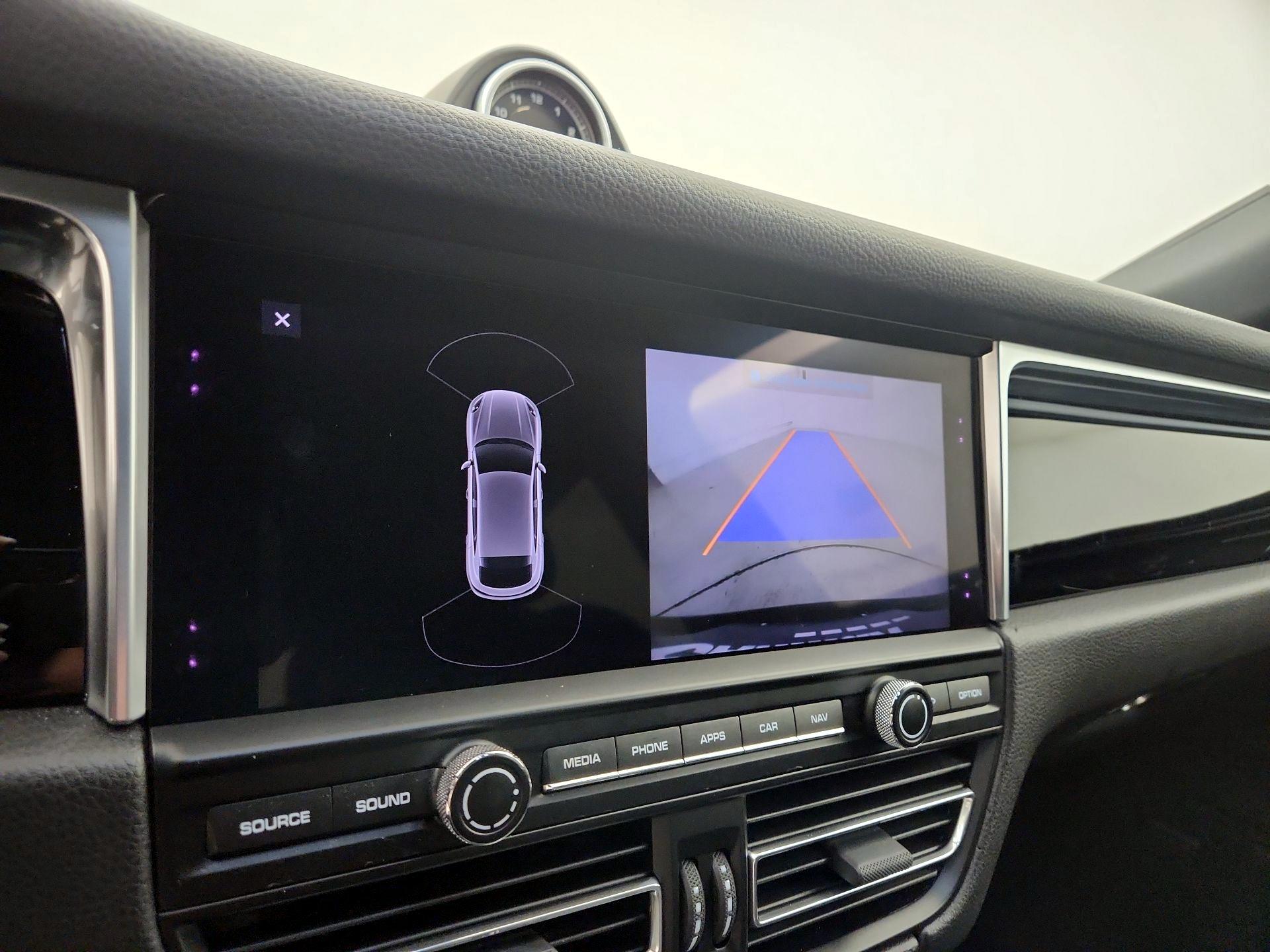 Thumbnail: 2020 Porsche Macan - 15