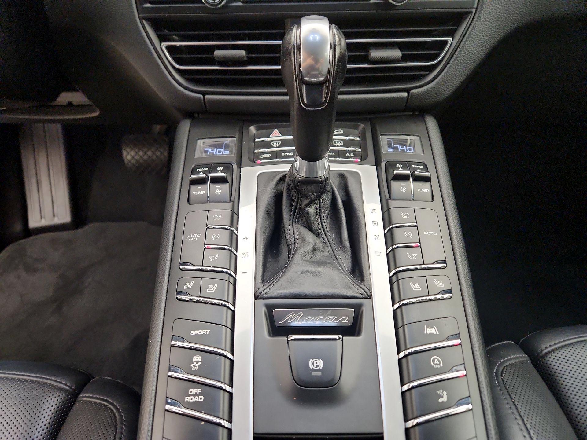 Thumbnail: 2020 Porsche Macan - 18